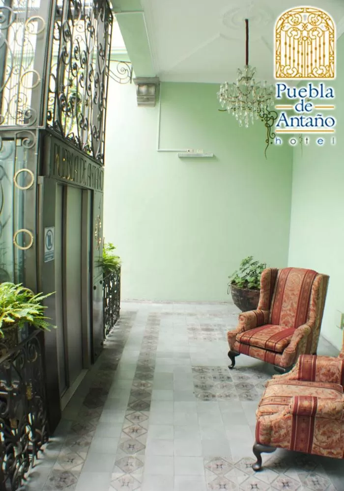 Seating area in Hotel Puebla de Antaño