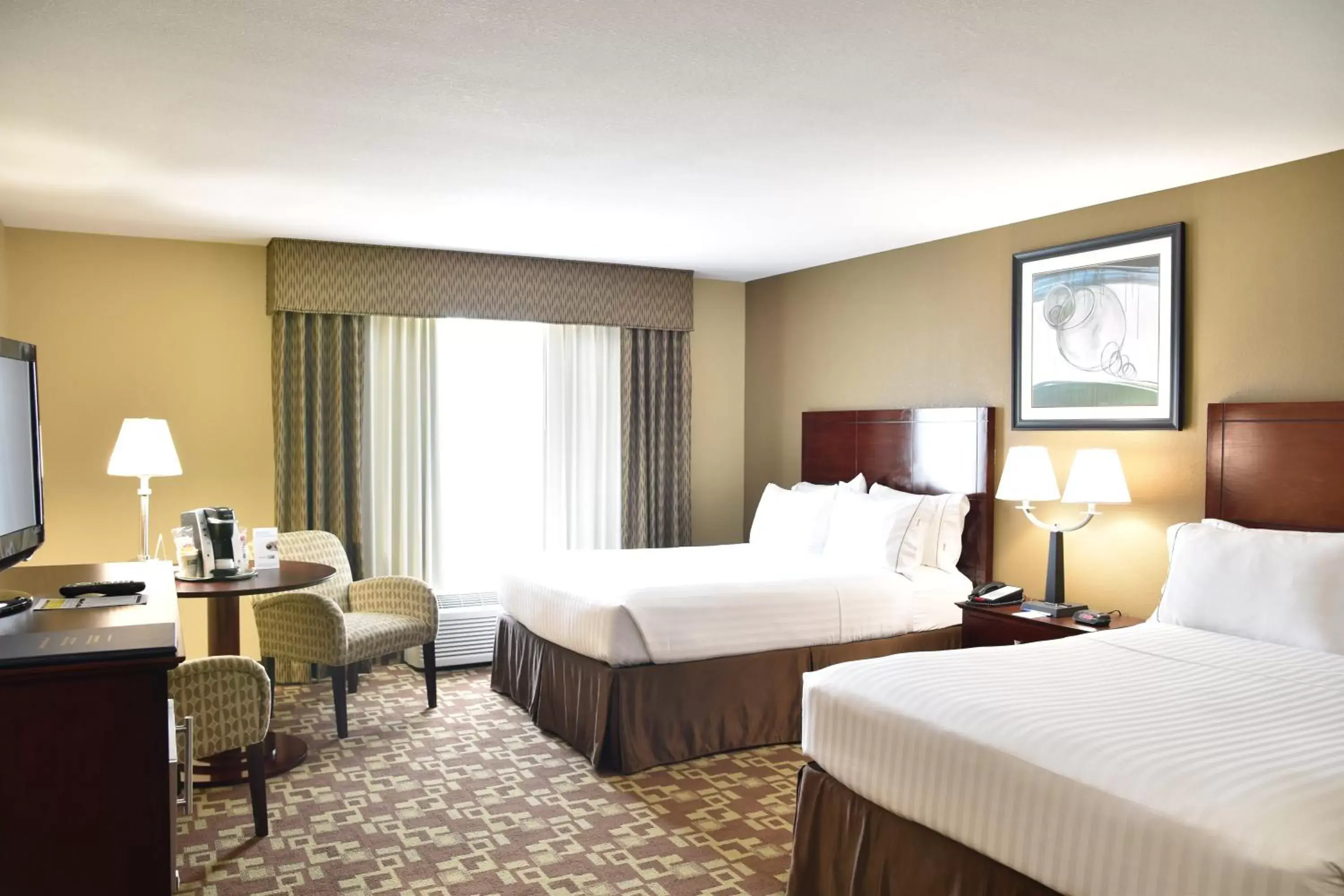 Photo of the whole room, Bed in Holiday Inn Express Hotel & Suites St. Charles, an IHG Hotel