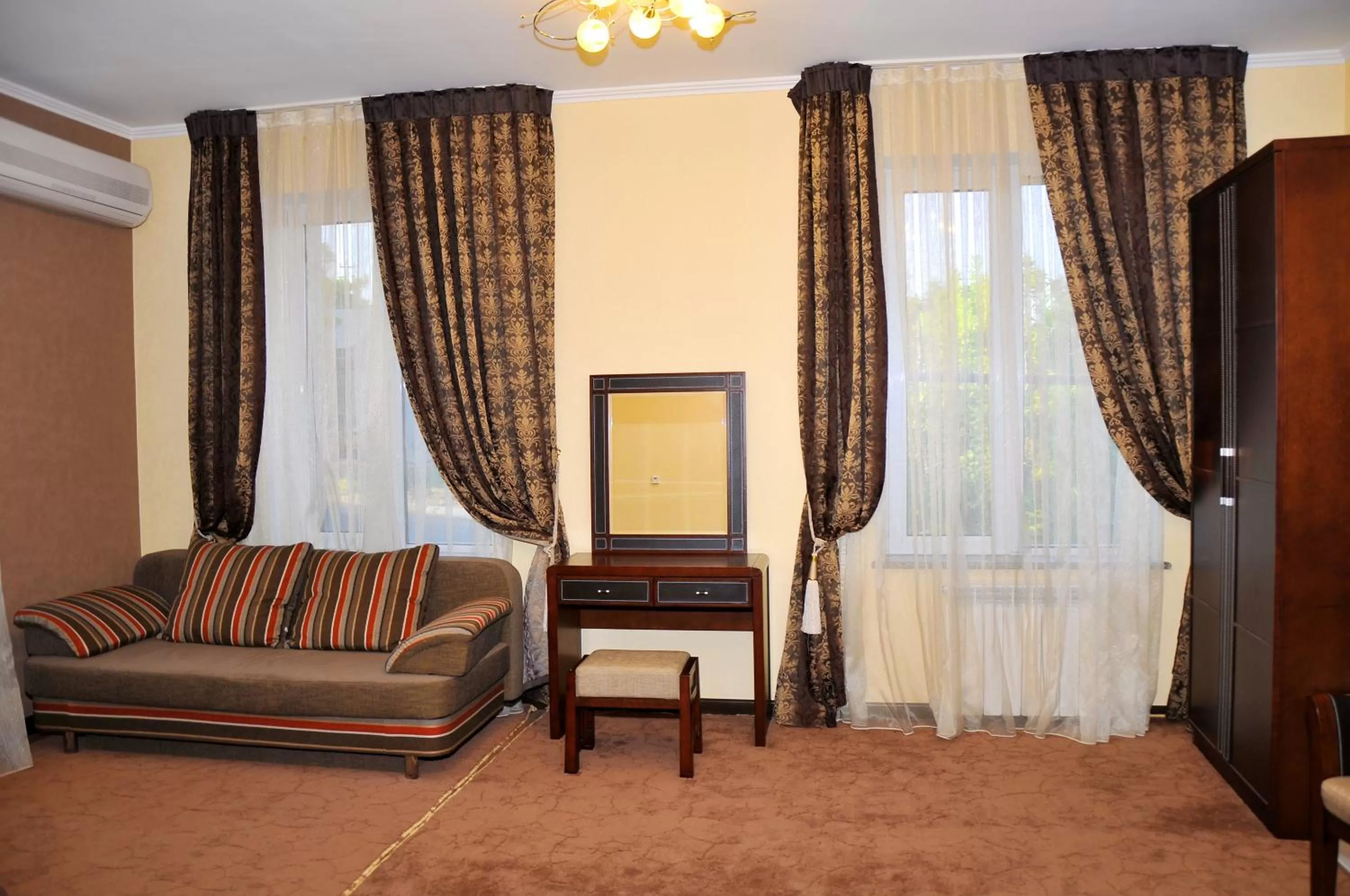 Photo of the whole room in Totem Hotel