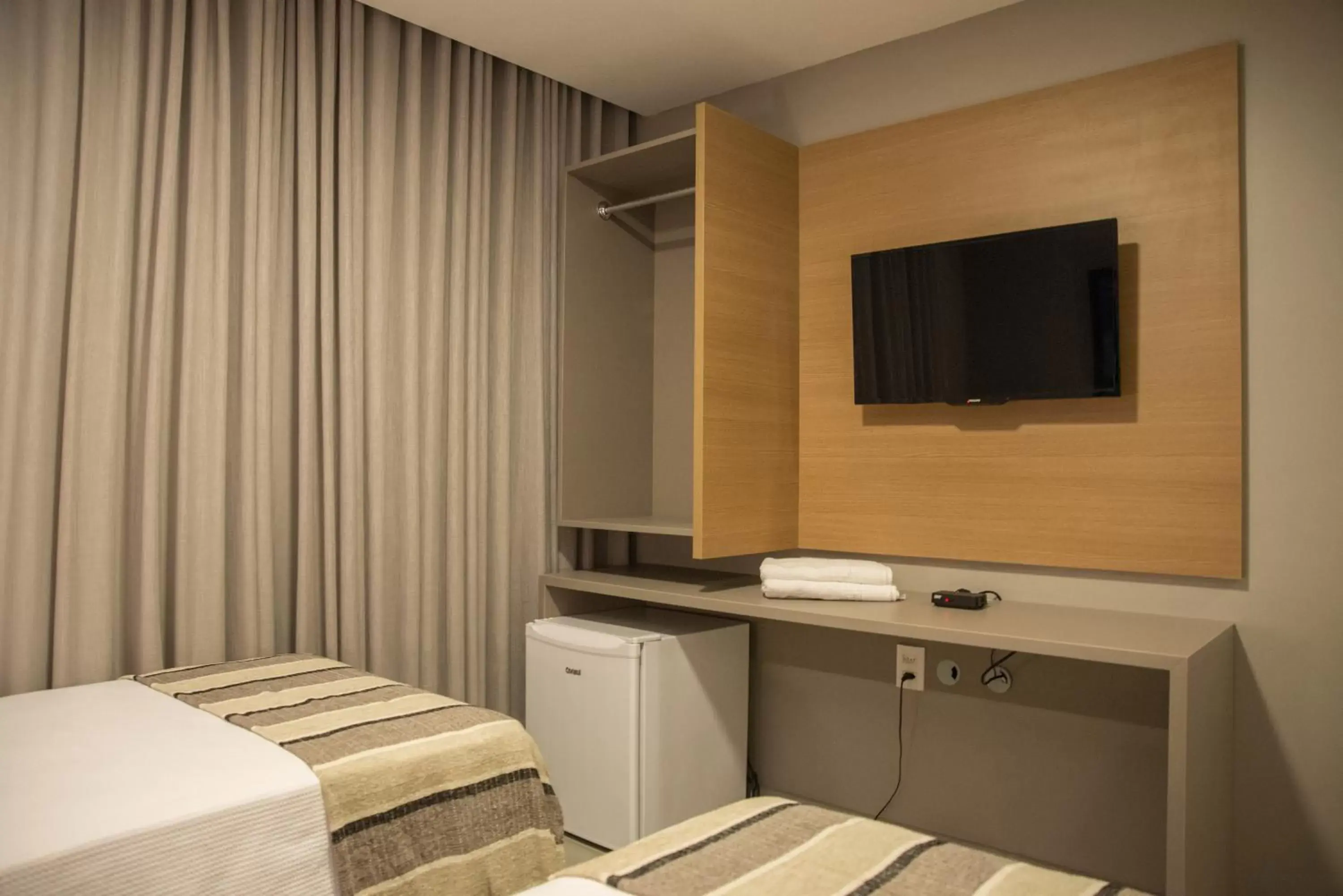 Bedroom, TV/Entertainment Center in Amenit Hotel