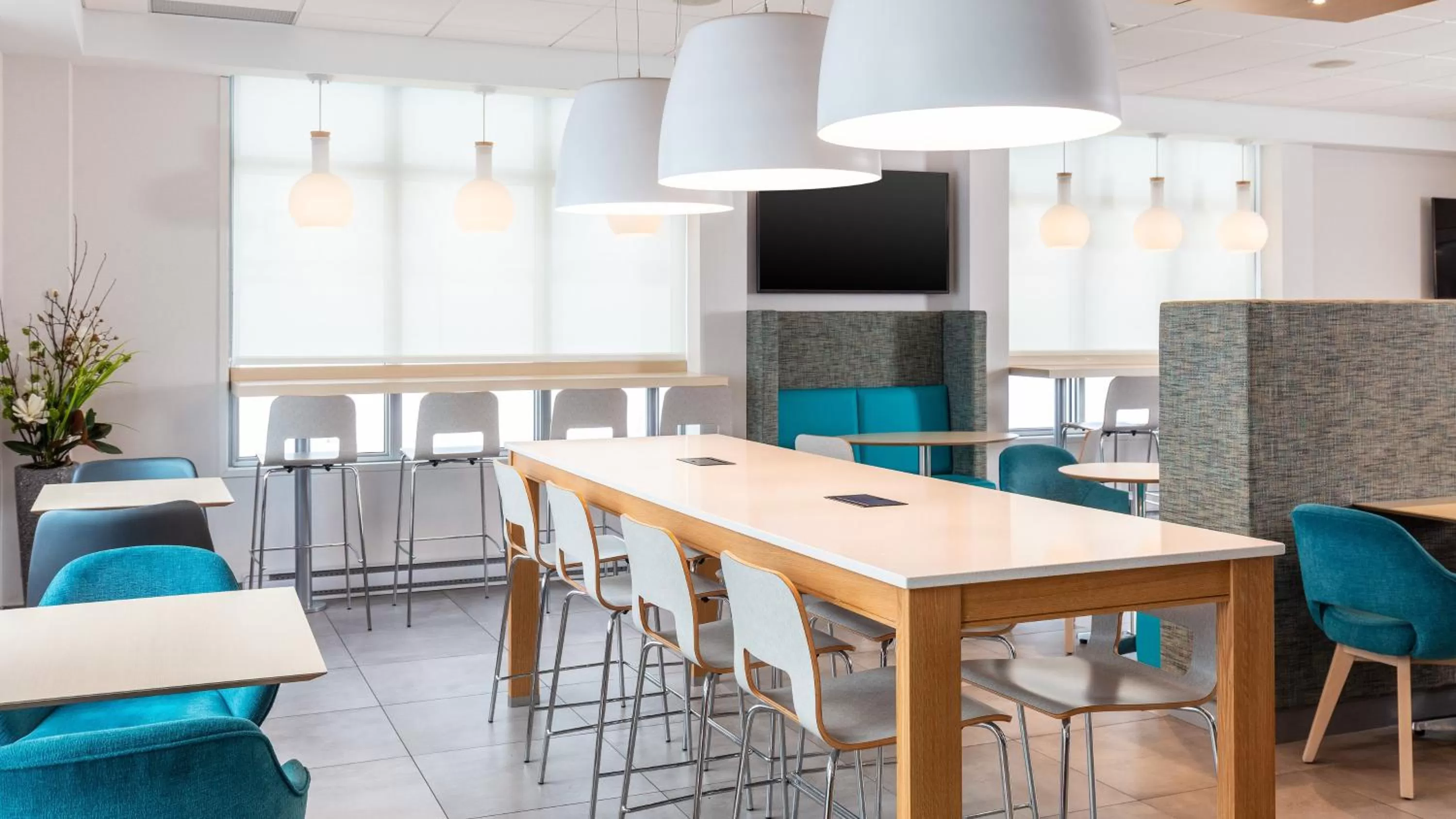 Breakfast in Holiday Inn Express Quebec City-Sainte Foy by IHG