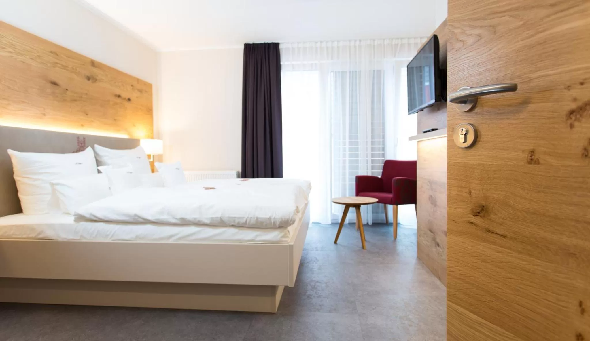 Photo of the whole room, Bed in Höger's Hotel & Restaurant