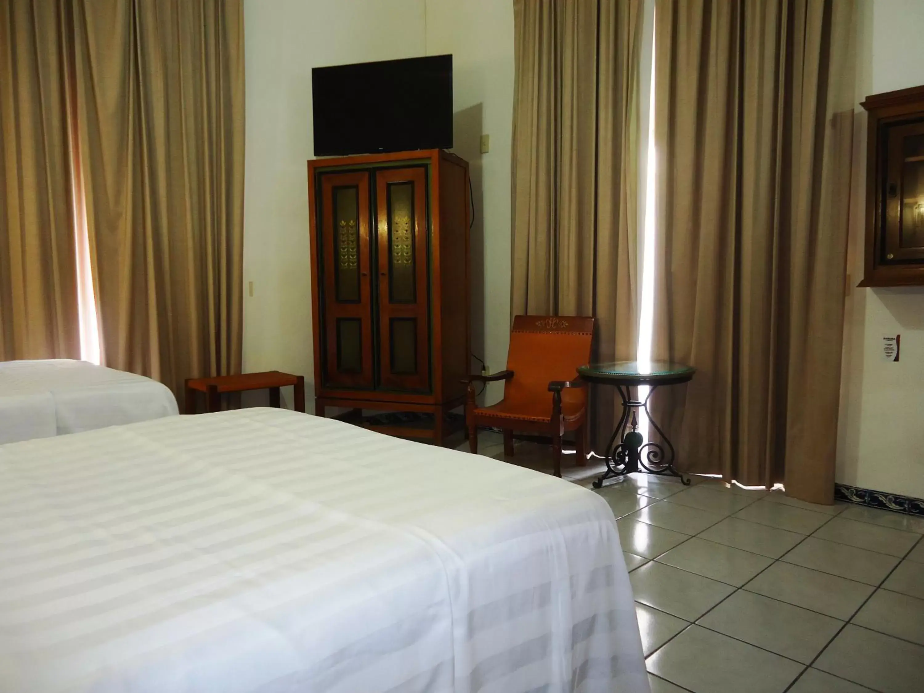 Photo of the whole room, Bed in Hotel Concierge Plaza Colima