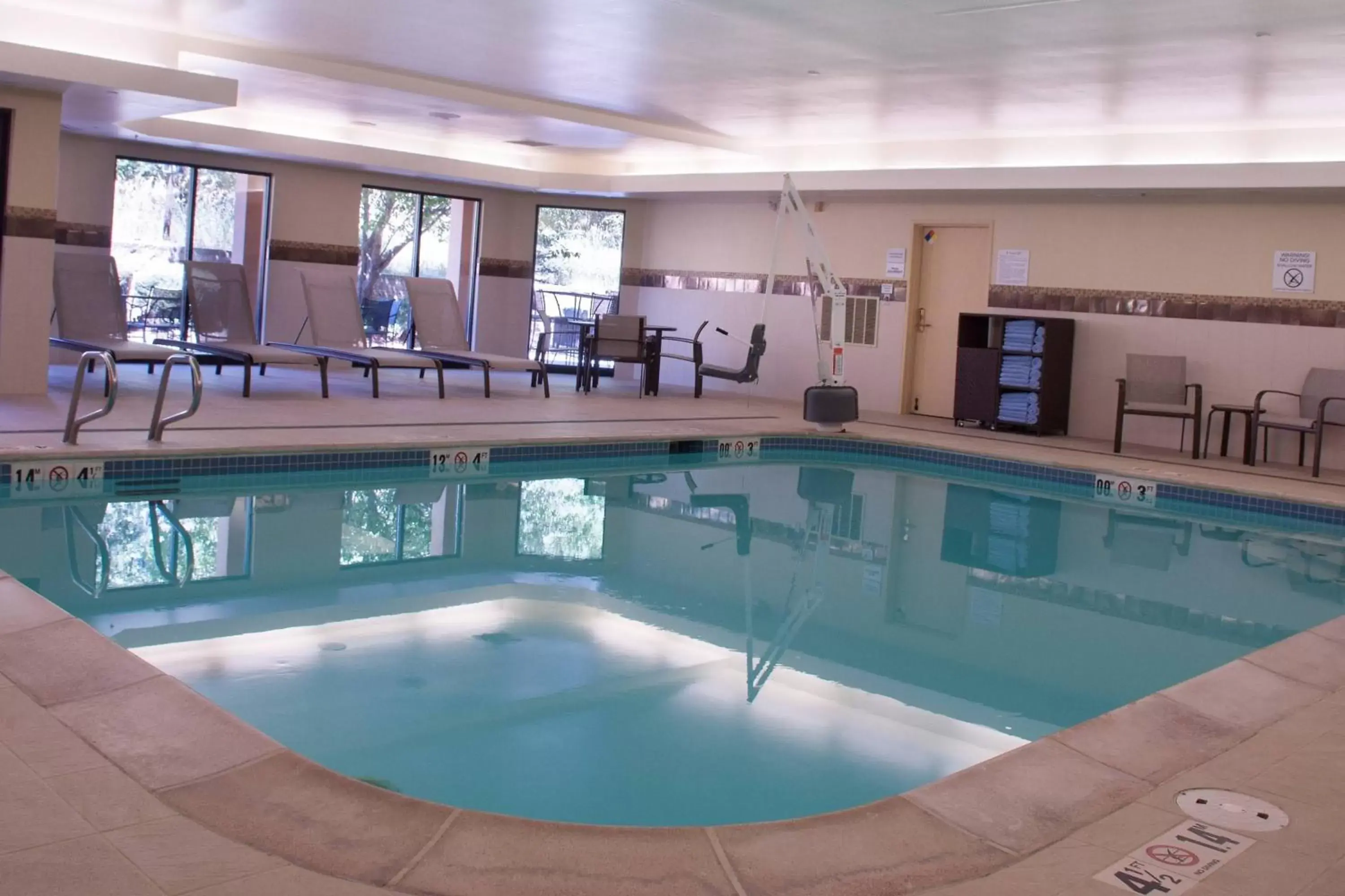 Swimming Pool in Courtyard by Marriott Colorado Springs South
