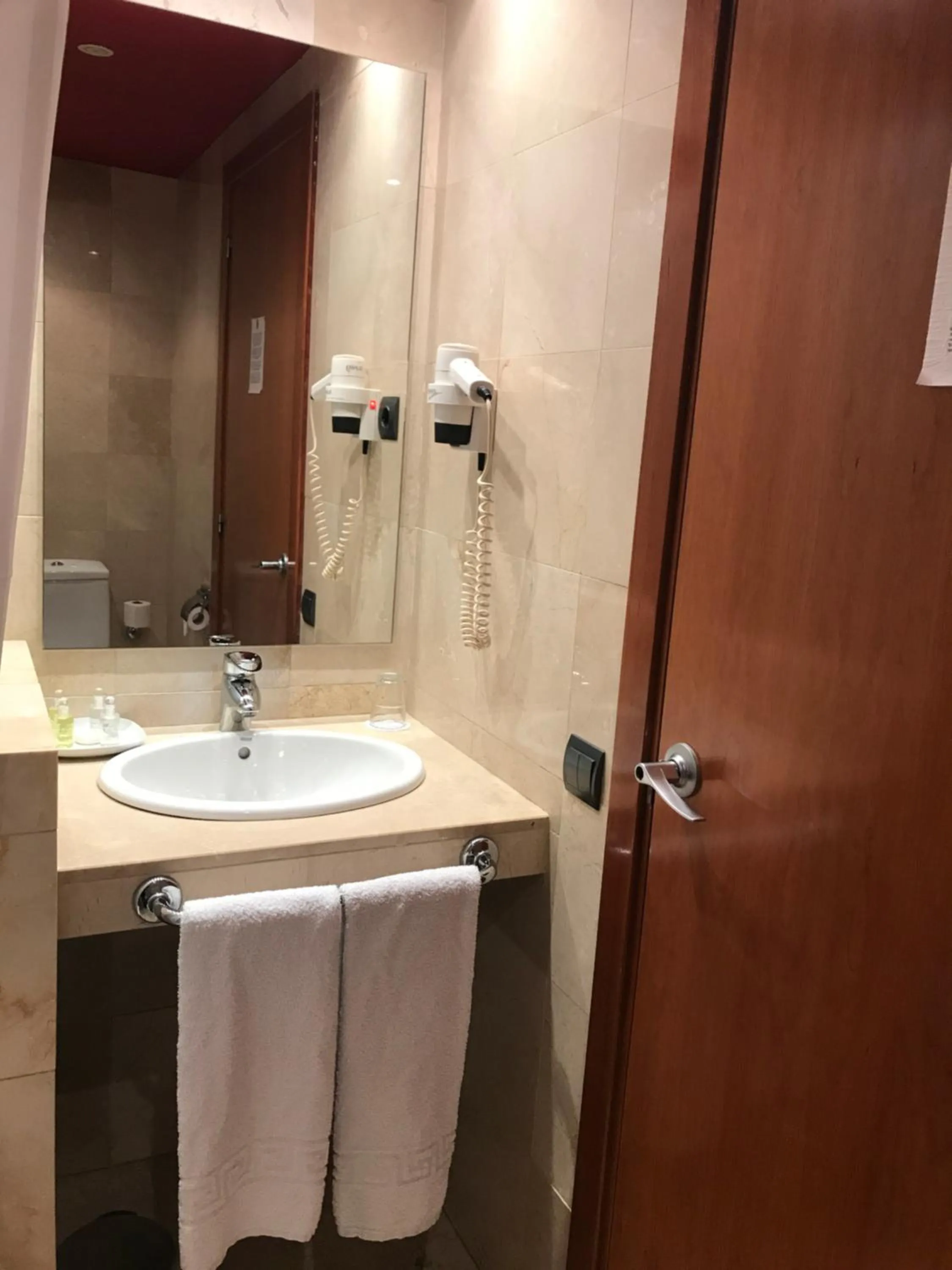 Bathroom in Hotel Calasanz