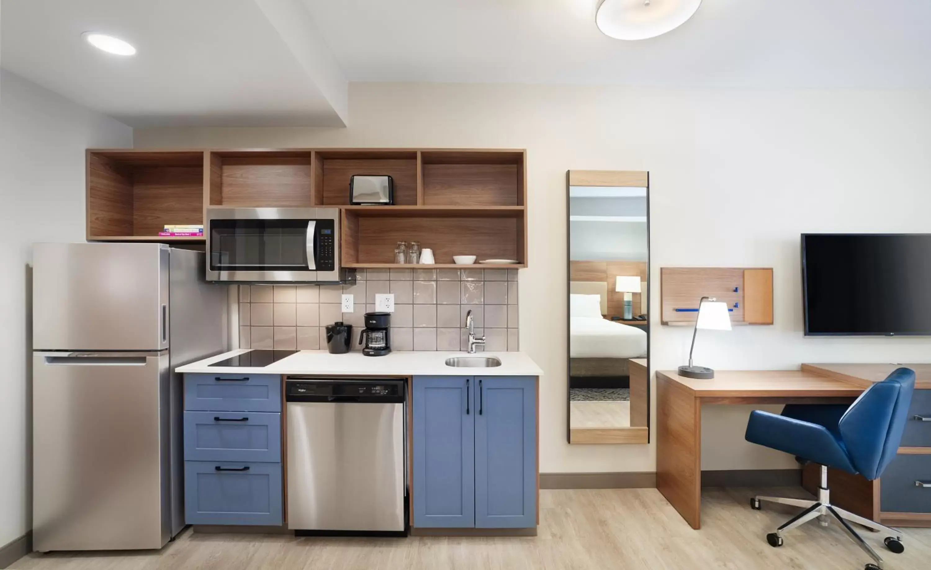 Kitchen or kitchenette, Kitchen/Kitchenette in Candlewood Suites - Asheville Downtown, an IHG Hotel