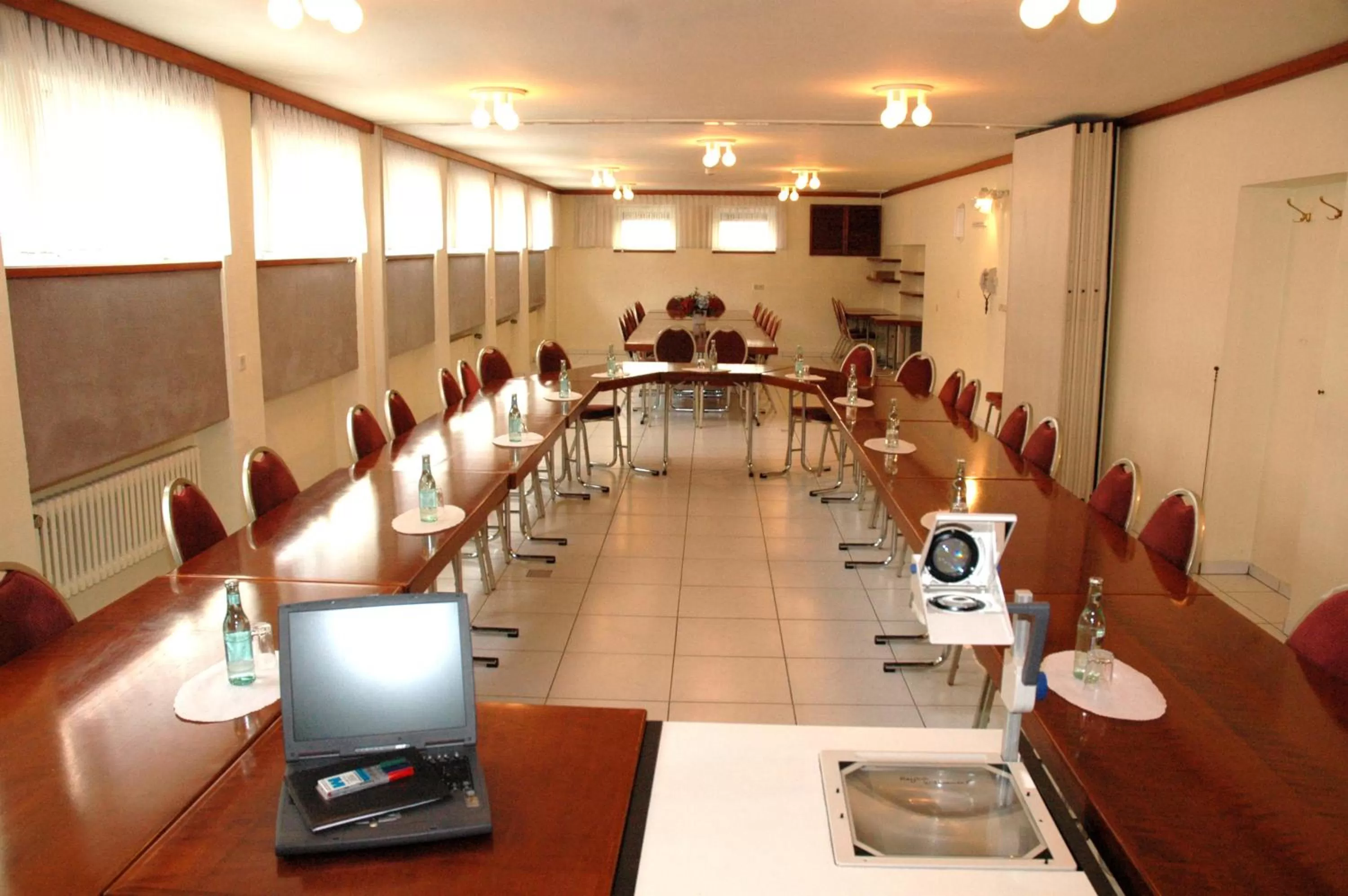 Business facilities in Hotel Excelsior