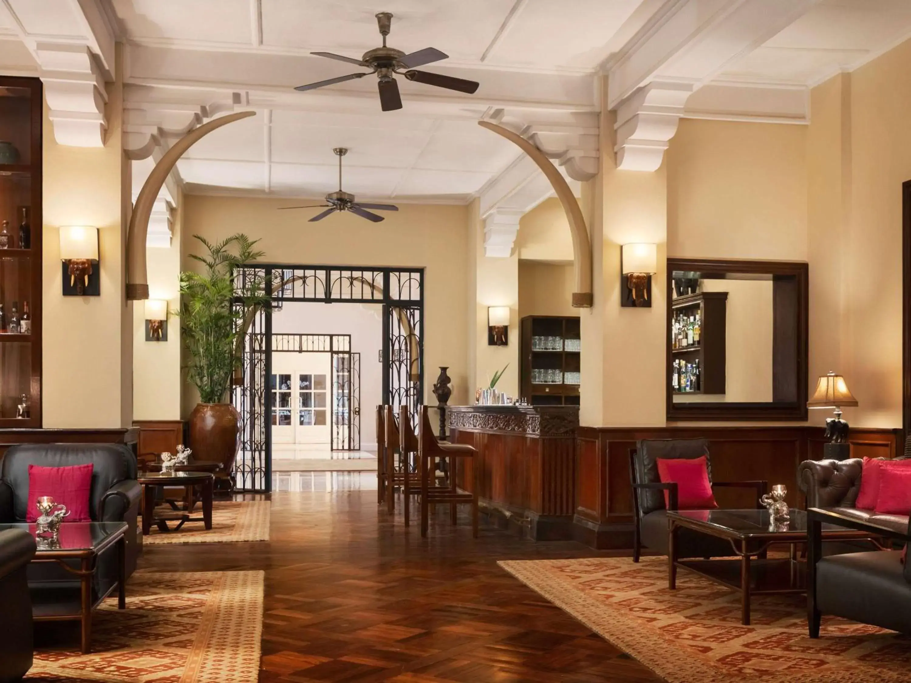 Lounge or bar, Restaurant/Places to Eat in Raffles Grand Hotel d'Angkor