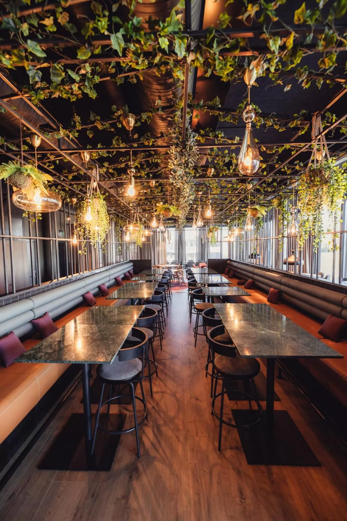 Restaurant/places to eat in Lily Country Club