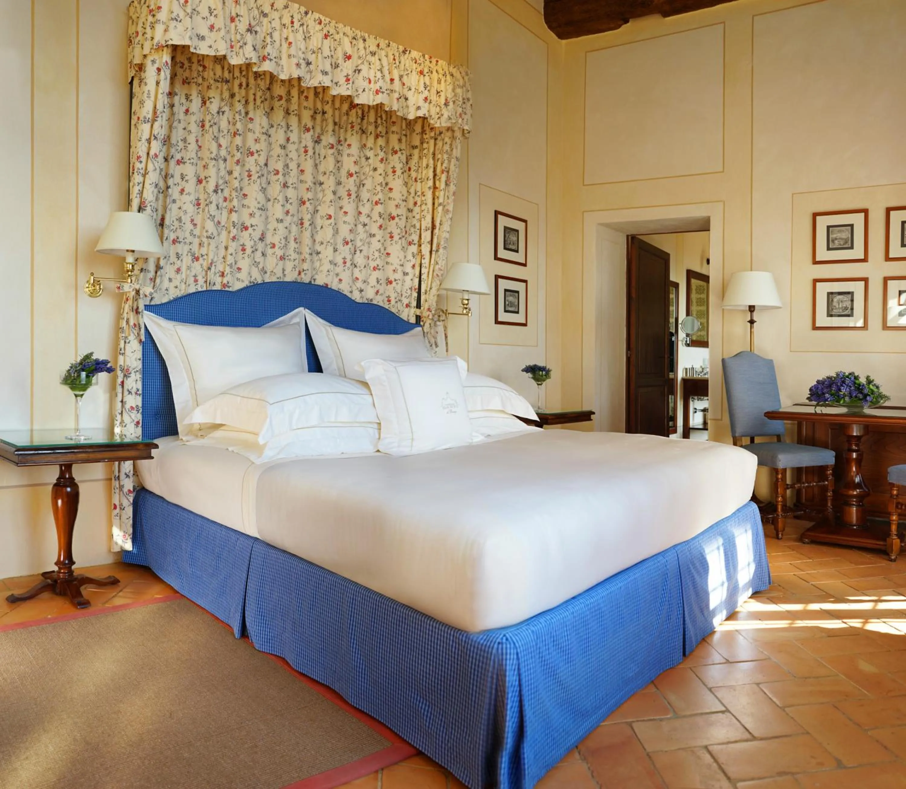 Bedroom, Bed in Castello Banfi - Il Borgo - Relais et Chateaux