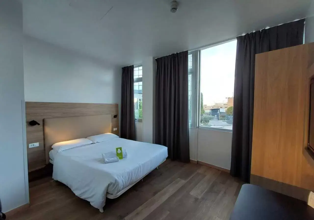 Bedroom, Bed in B&B Hotel Pomezia Roma