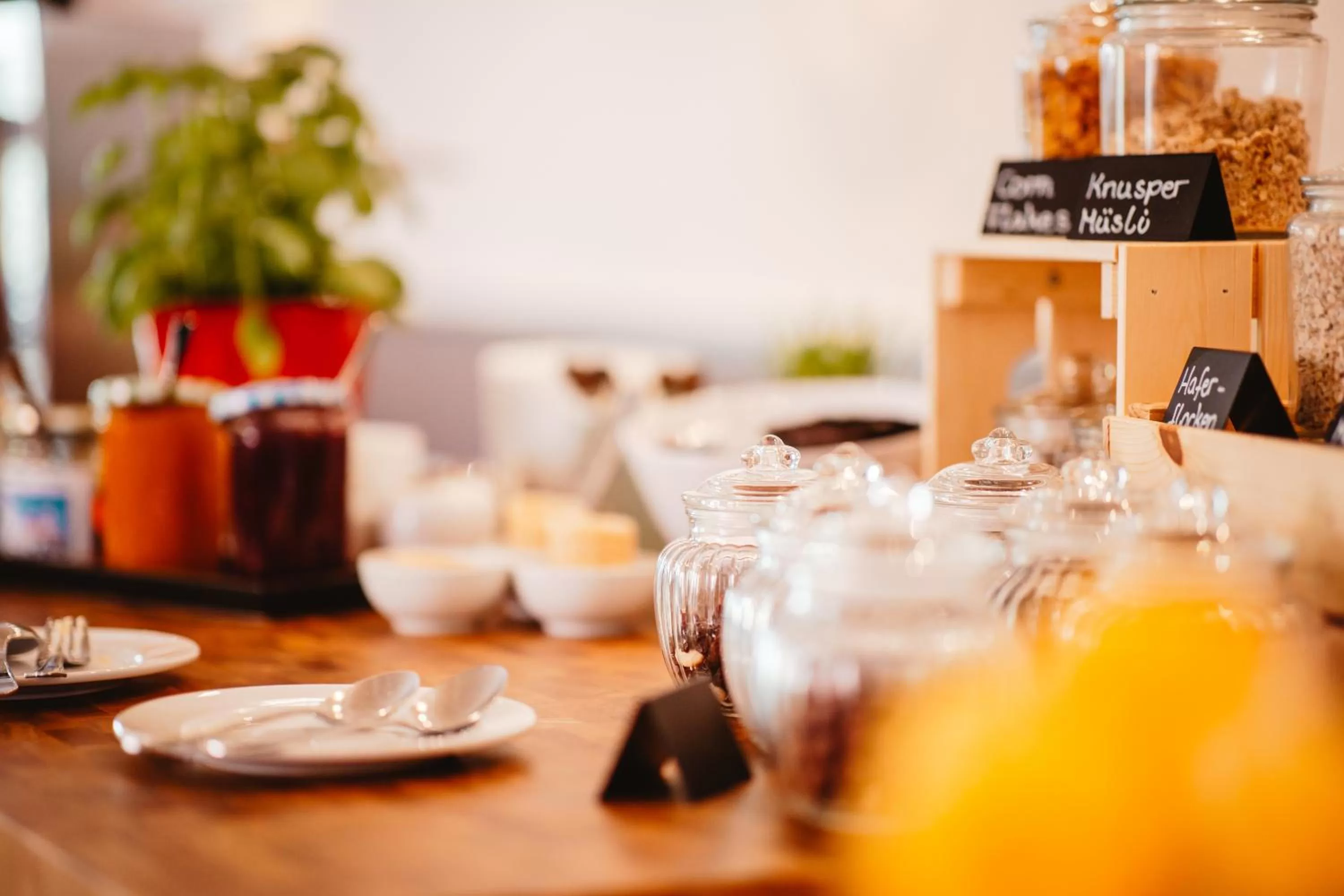 Breakfast in Schieners Hotel & Apfelhof Apartments