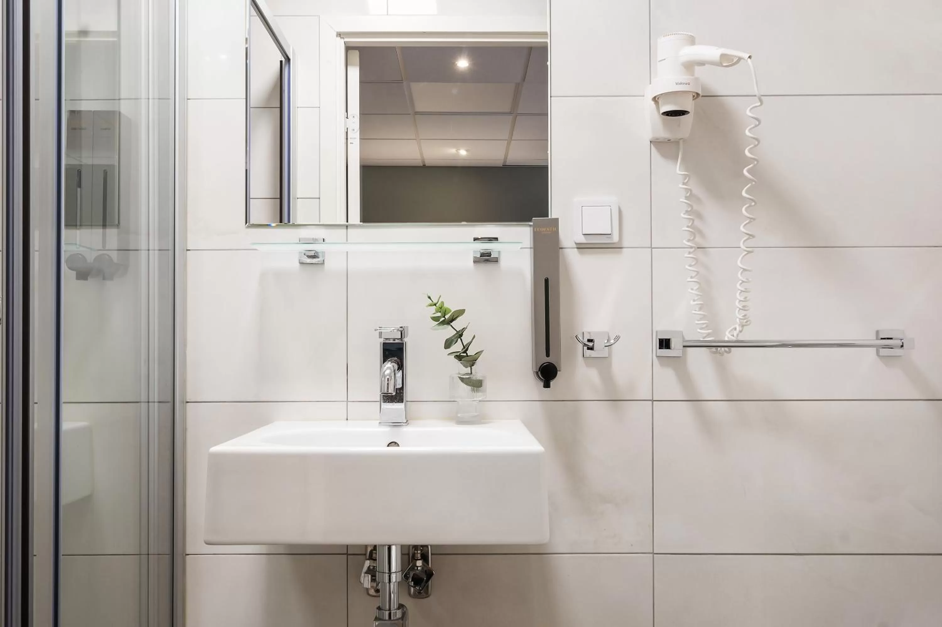 Shower in Hotel Point