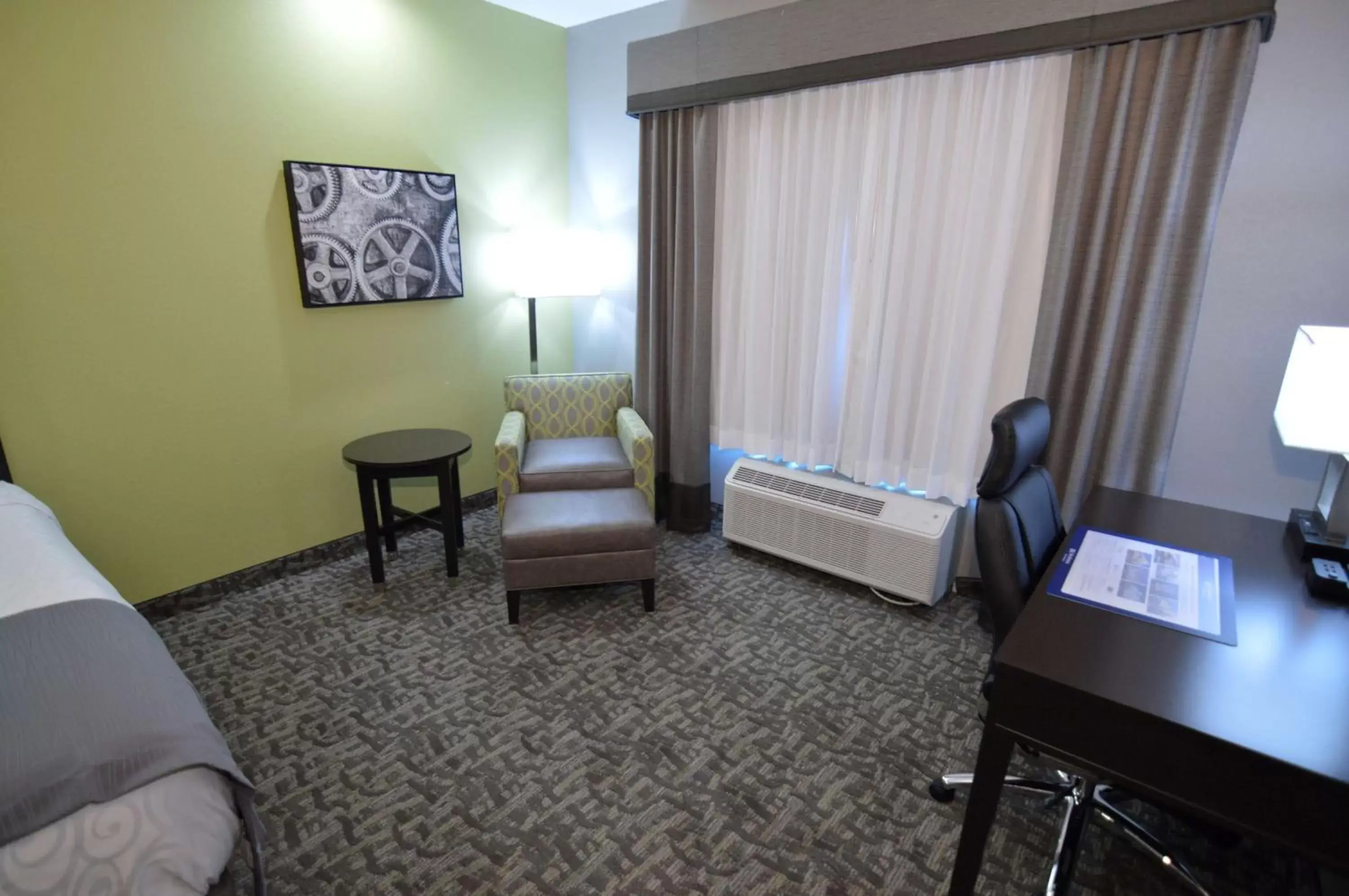 Seating Area in Best Western Plus Bay City Inn & Suites