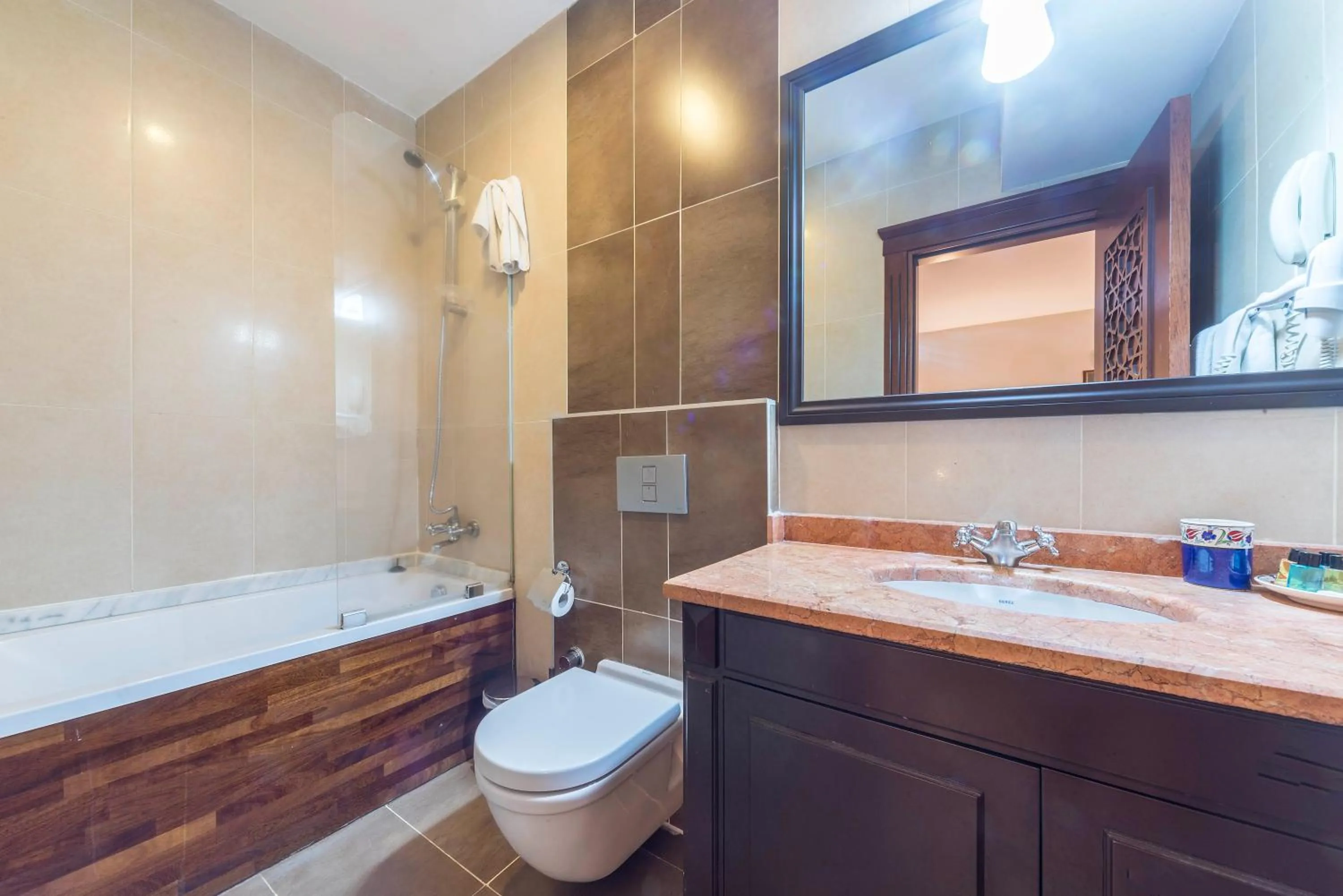 Shower in Lalinn Hotel