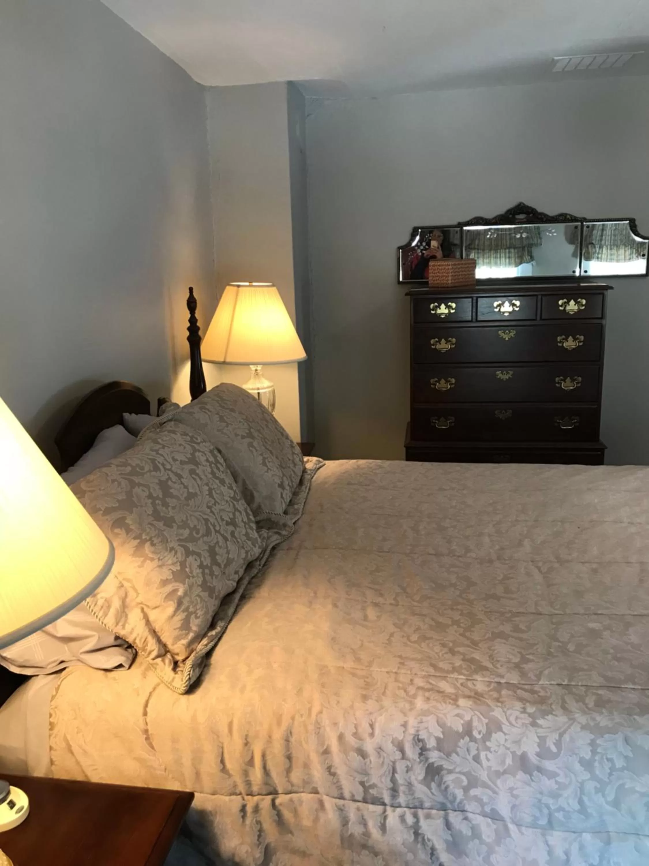 Bed in Maple Hill Farm Bed & Breakfast