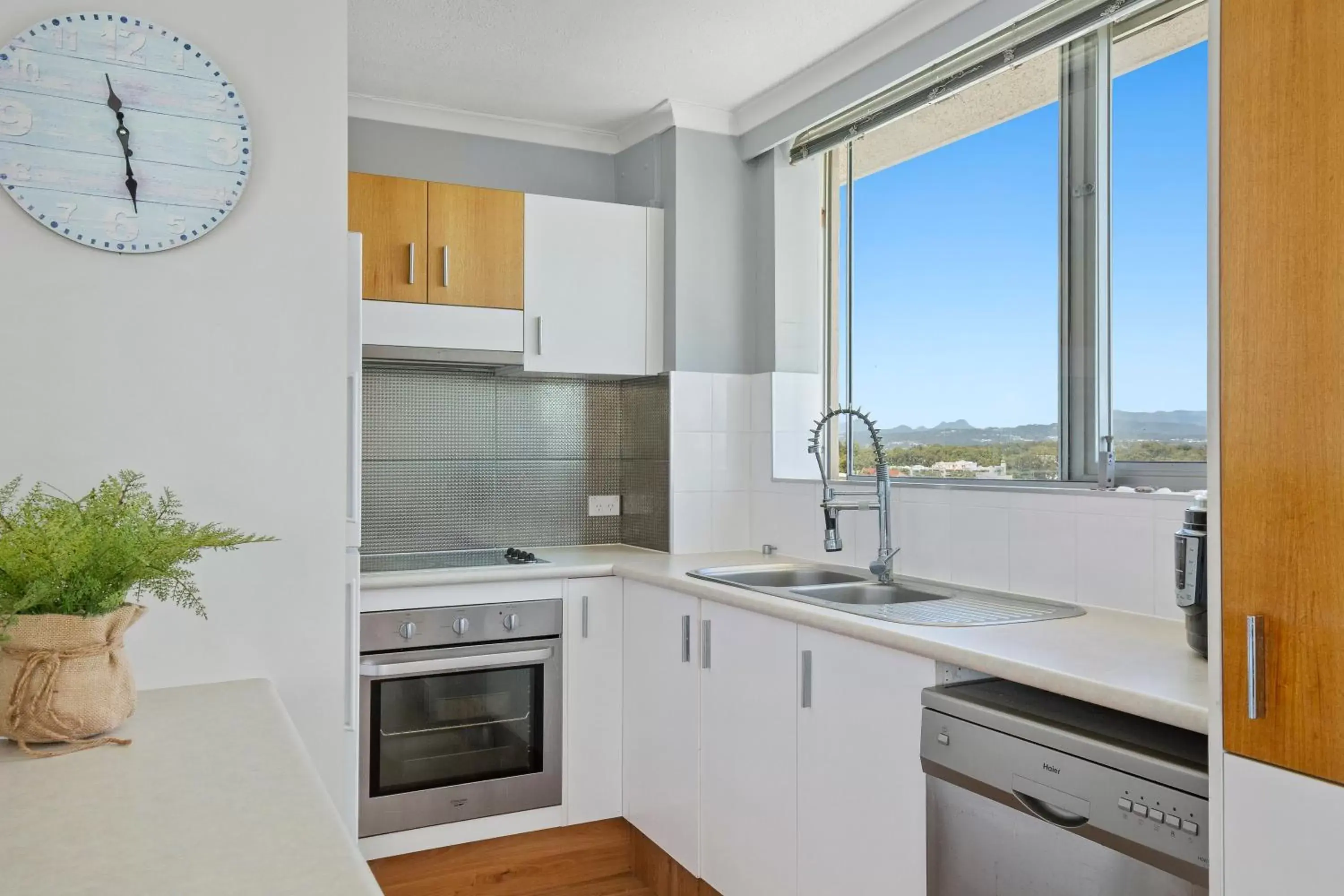 Kitchen or kitchenette, Kitchen/Kitchenette in Foreshore Beachfront Apartments