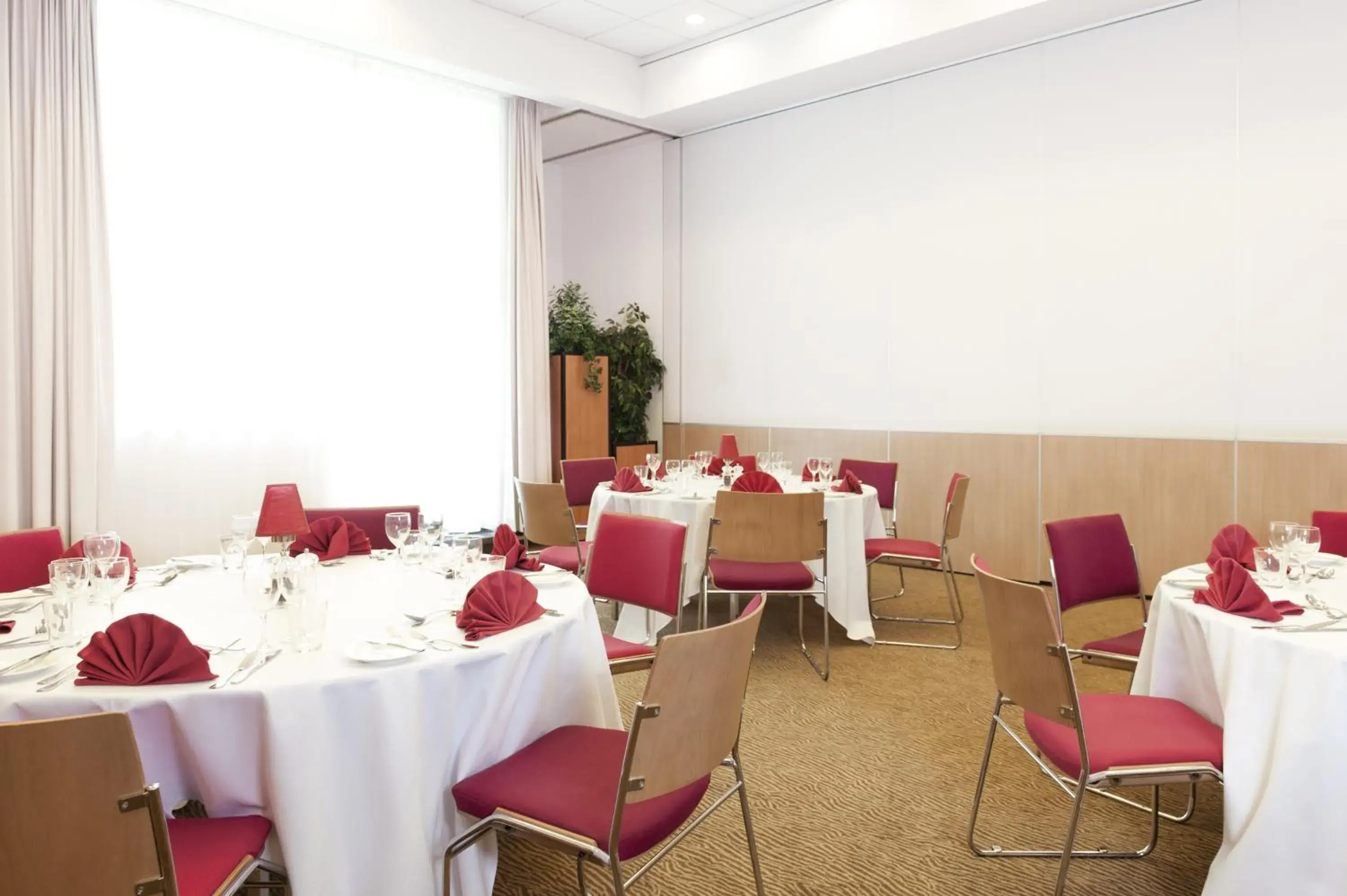 Business facilities, Restaurant/Places to Eat in Novotel Brugge Centrum