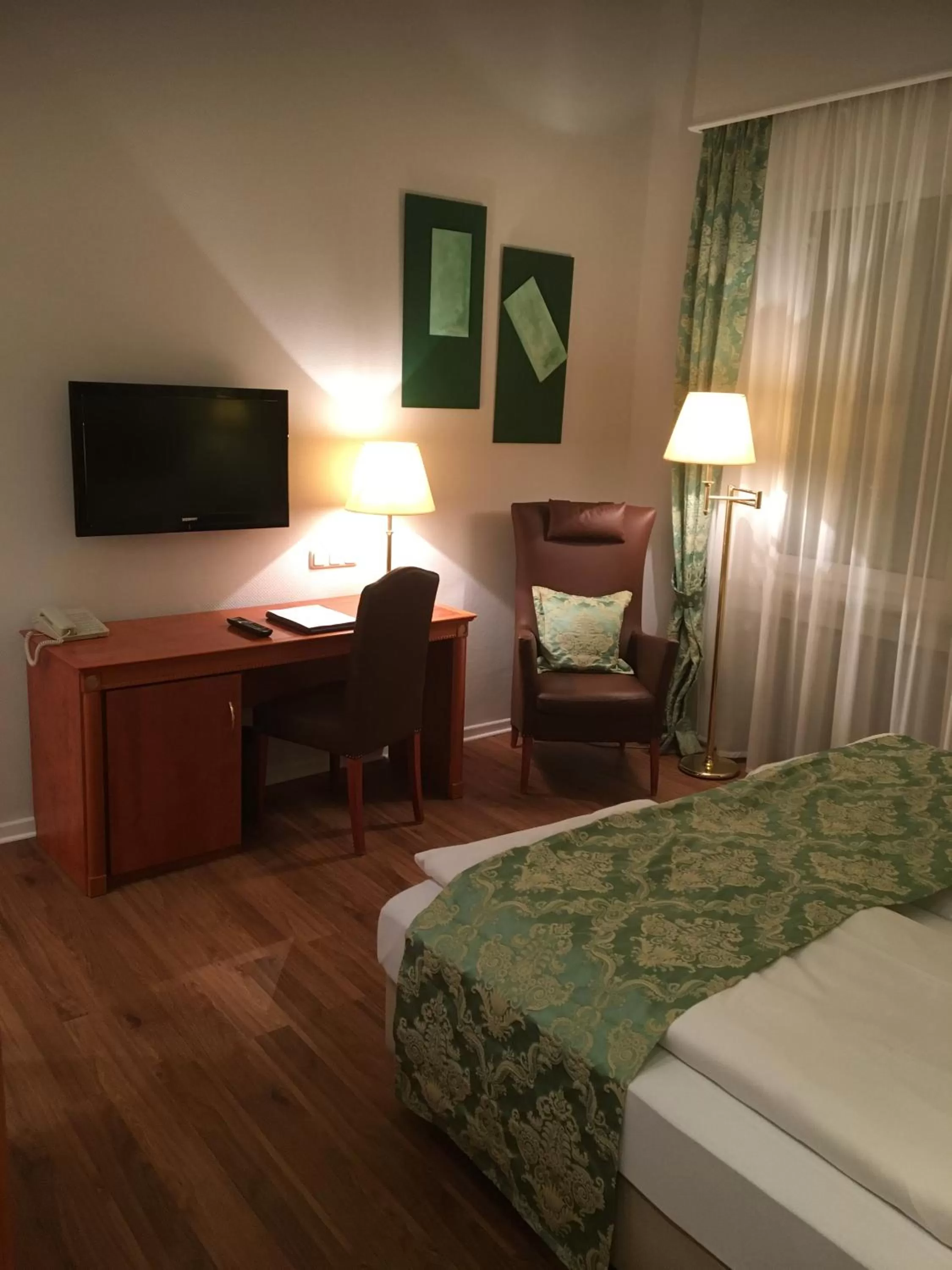 Photo of the whole room, Bed in Budget by Hotel Savoy Hannover