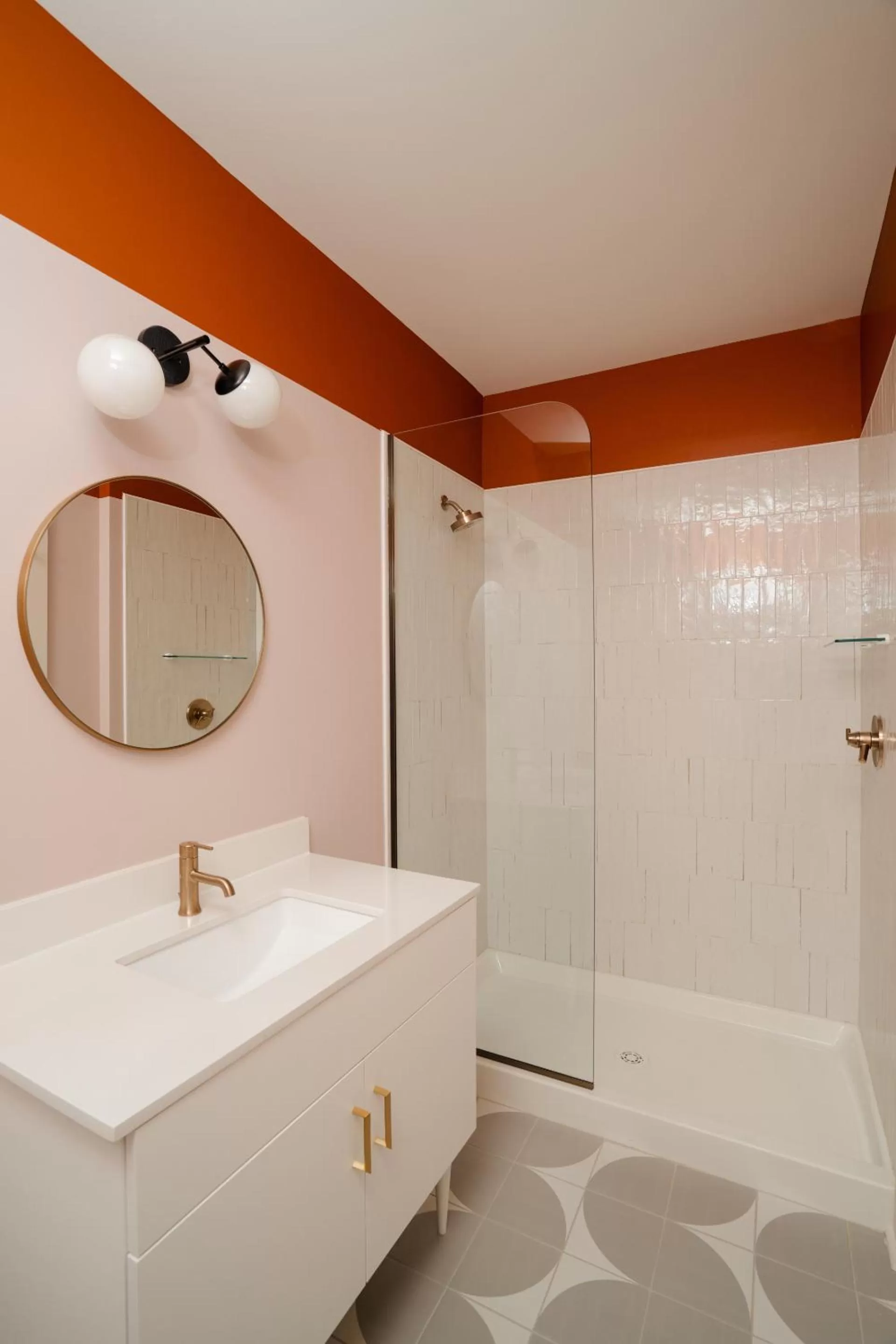 Living room, Bathroom in Sonder The Hideaway