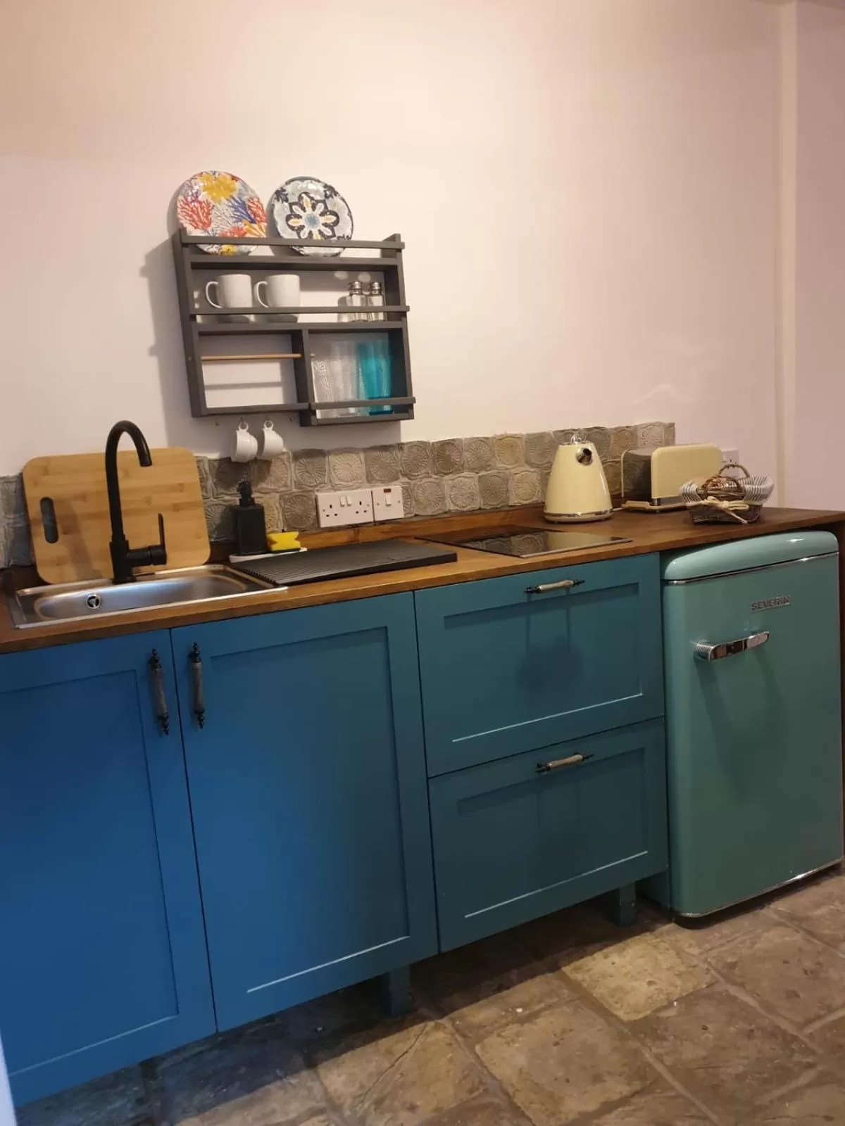 Kitchen or kitchenette in Sunside Inn Hotel