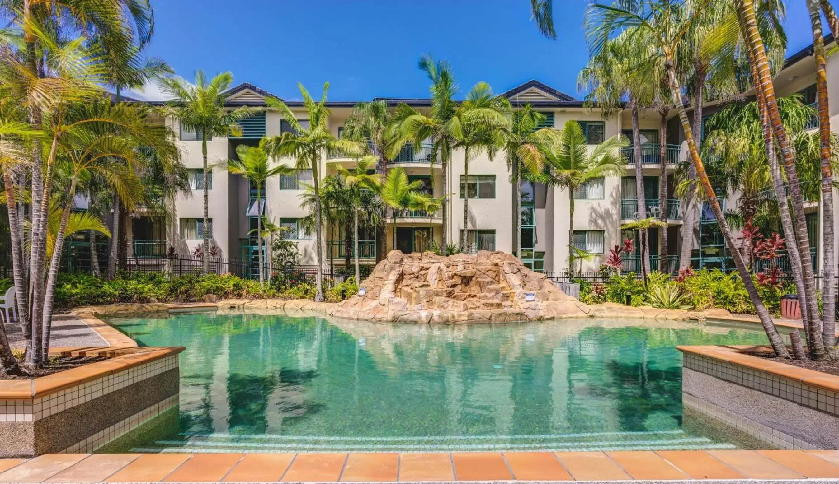 Property building, Swimming Pool in Currumbin Sands On The Beach