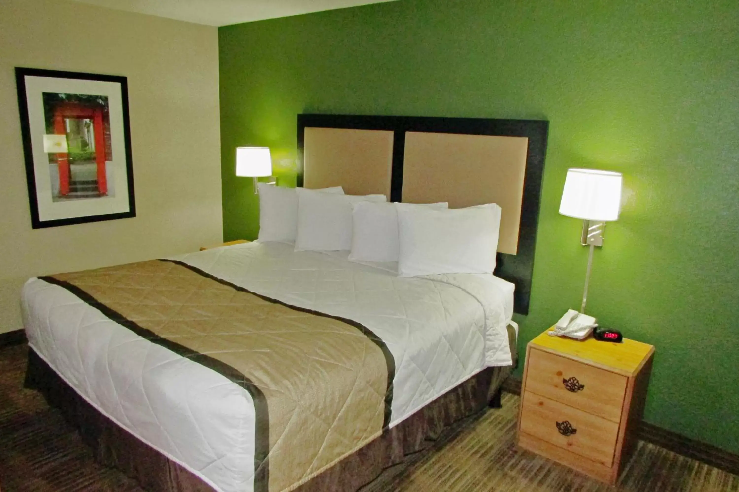 Bed in Extended Stay America Select Suites - Atlanta - Perimeter - Peachtree Dunwoody