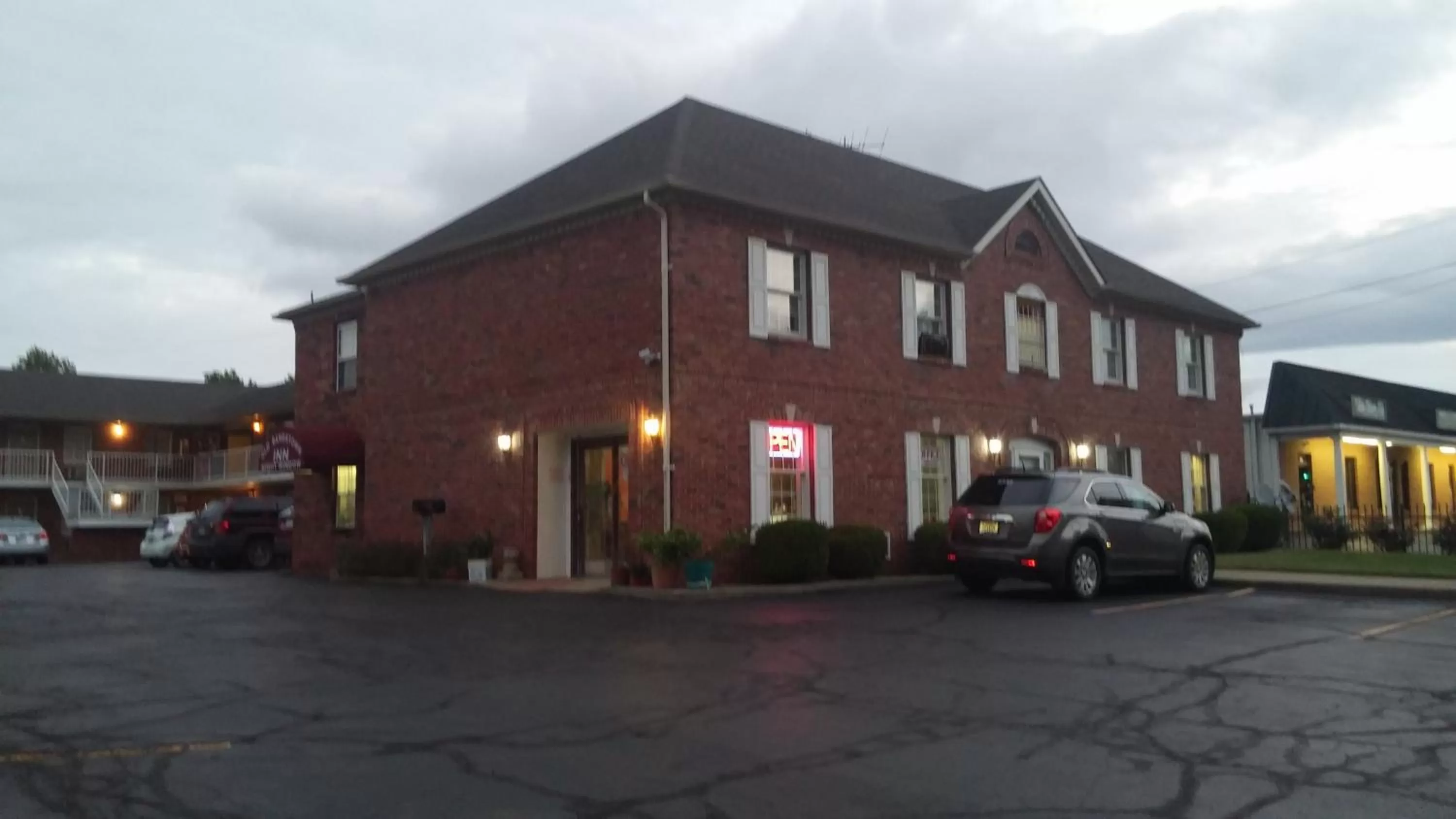 Facade/entrance in Old Bardstown Inn