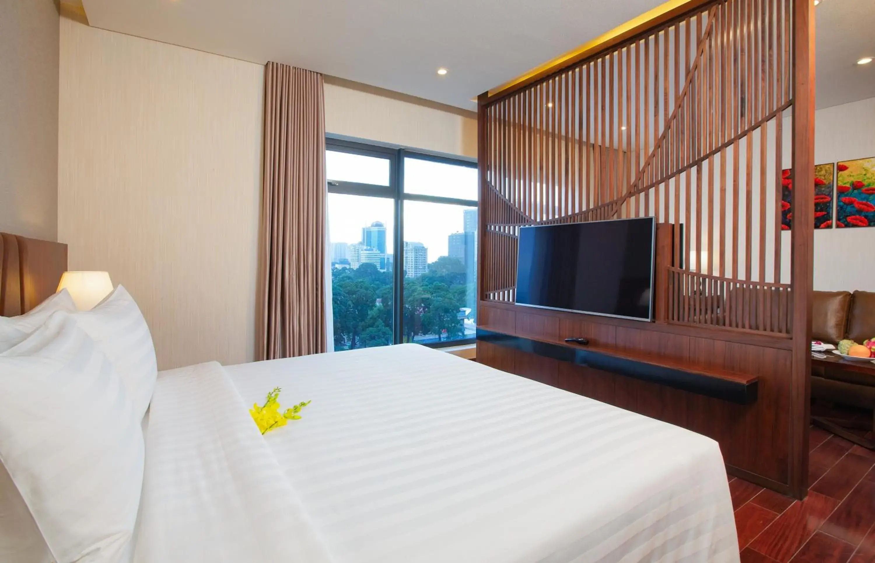 Suite Double or Twin Room with Jaccuzi and City View in Orchids Saigon Hotel