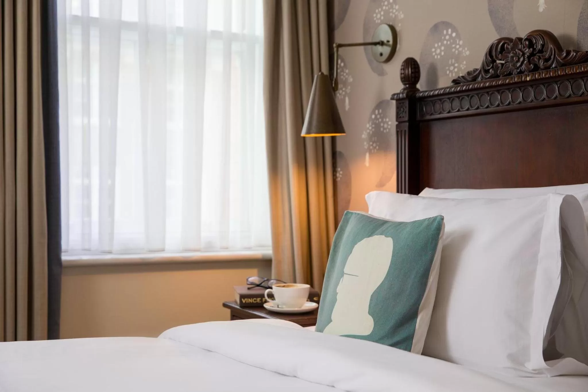 Photo of the whole room, Bed in Morton Hotel