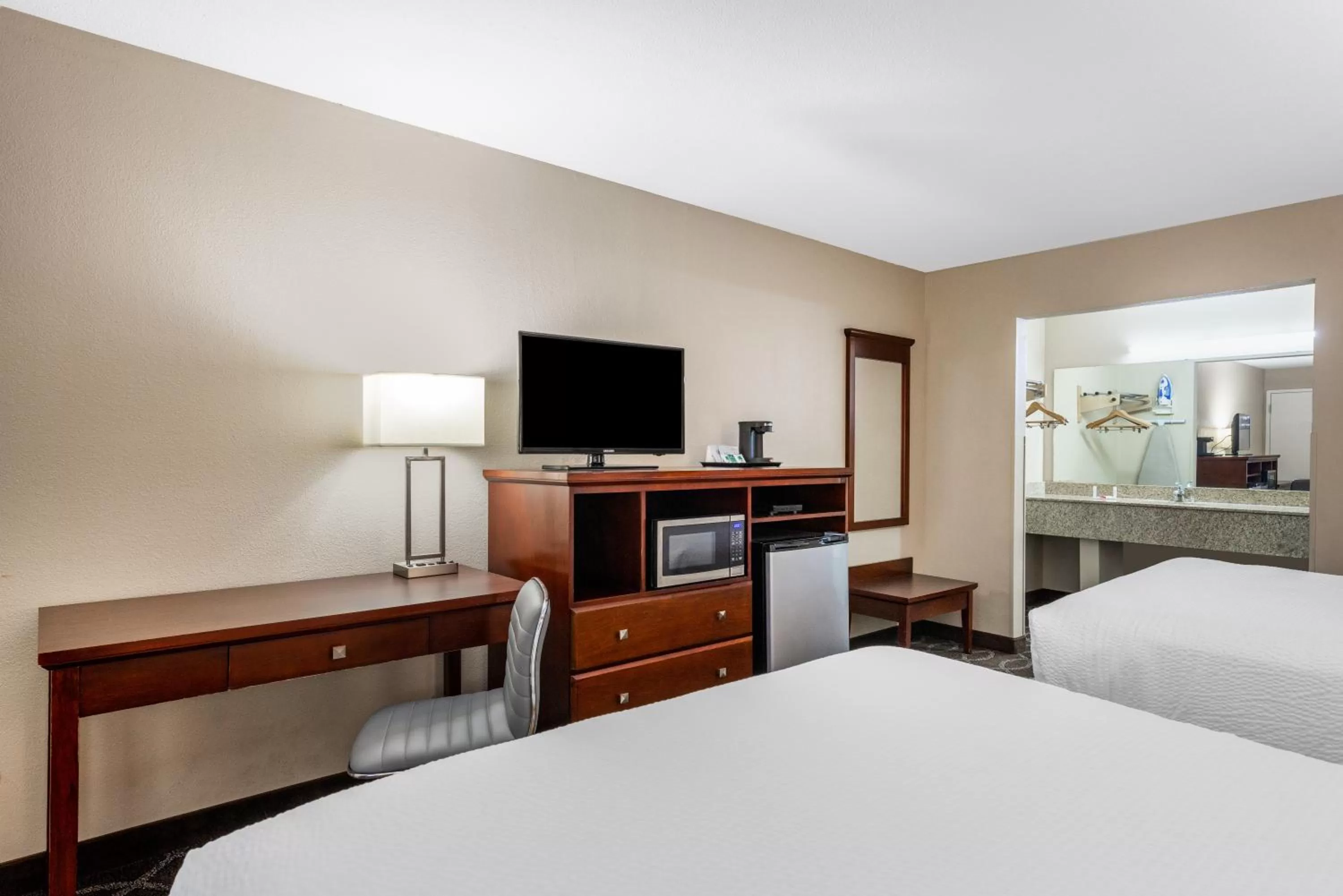 TV and multimedia, Bed in Days Inn by Wyndham St. Robert Waynesville/Ft. Leonard Wood
