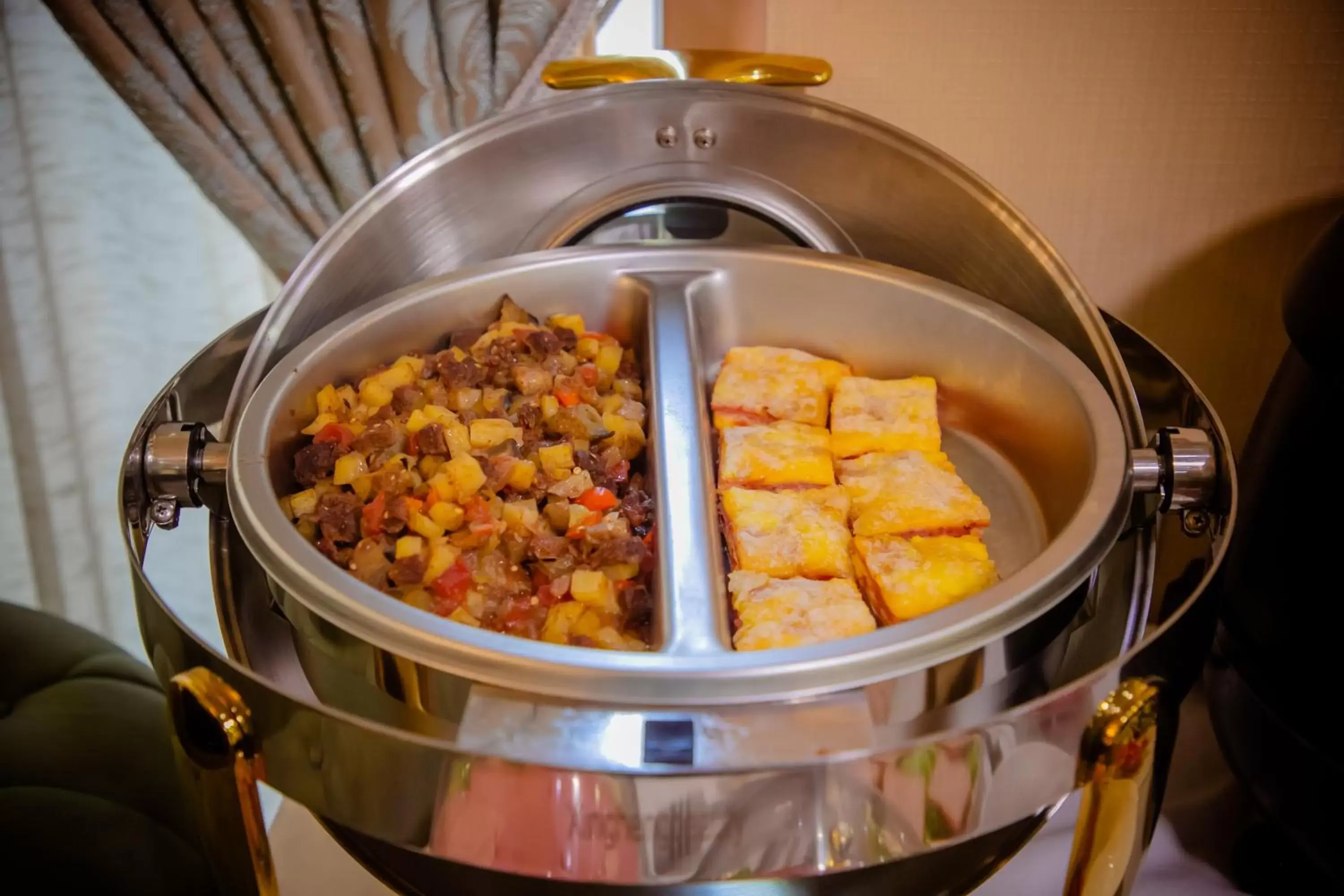 Food and drinks in Gloria Hotel Food and drinks in Gloria Hotel