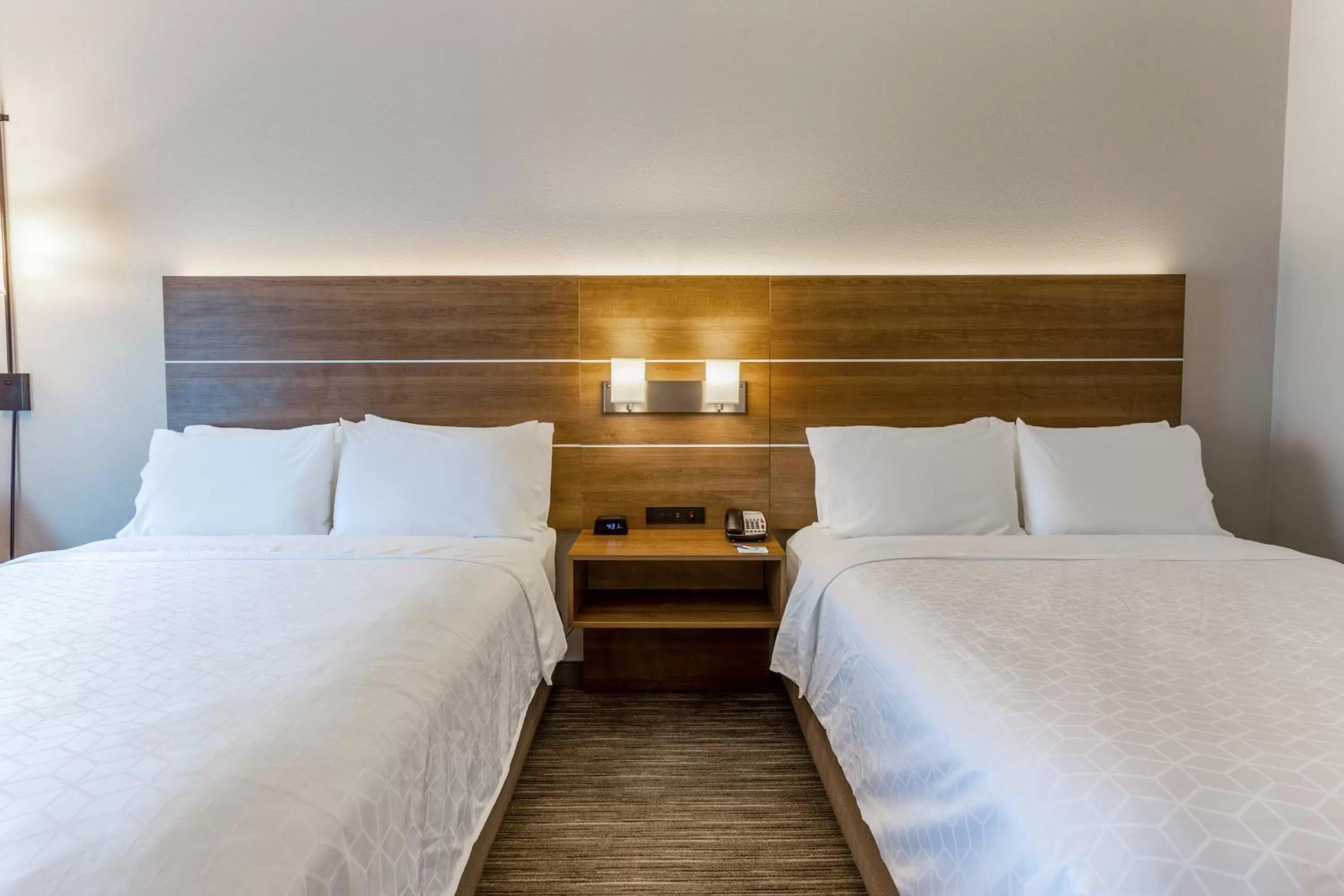 Photo of the whole room, Bed in Holiday Inn Express &amp; Suites O&#x27;Fallon-Shiloh by IHG