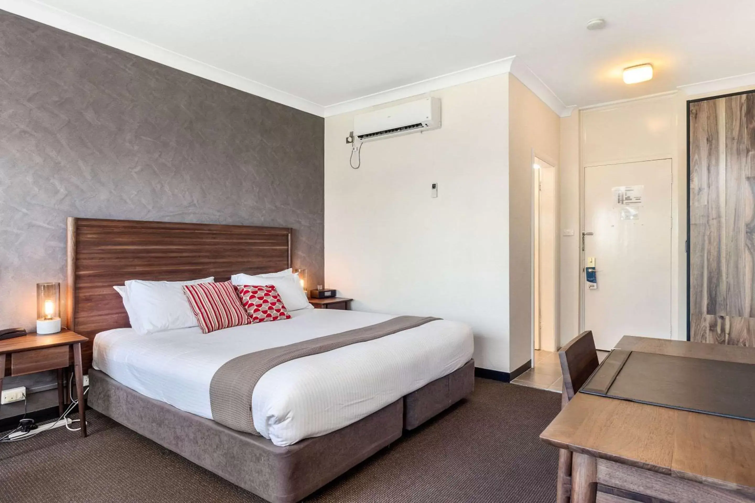 Photo of the whole room, Bed in Quality Inn Dubbo International Photo of the whole room, Bed in Quality Inn Dubbo International