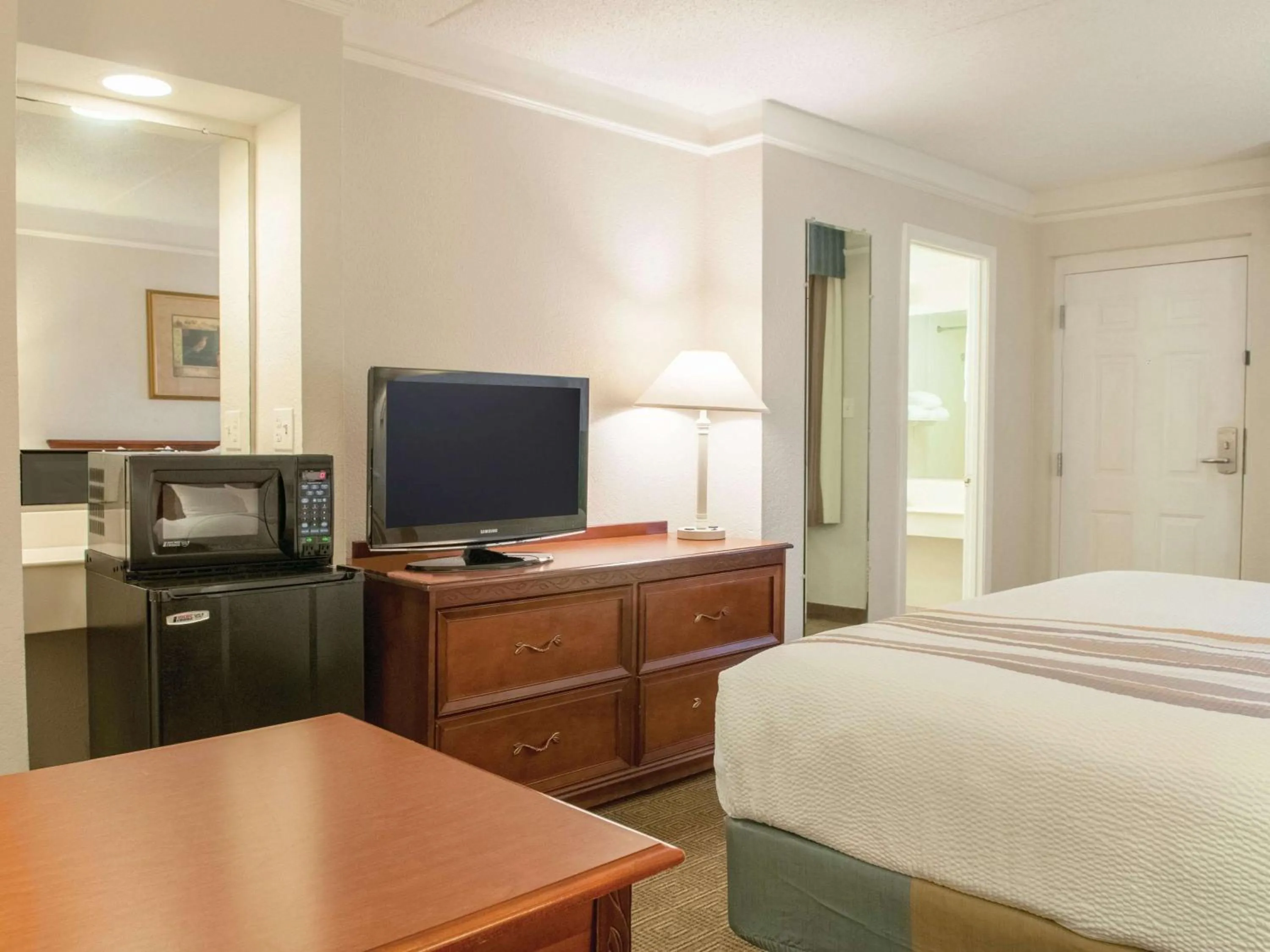 Photo of the whole room in La Quinta Inn by Wyndham New Orleans Veterans / Metairie