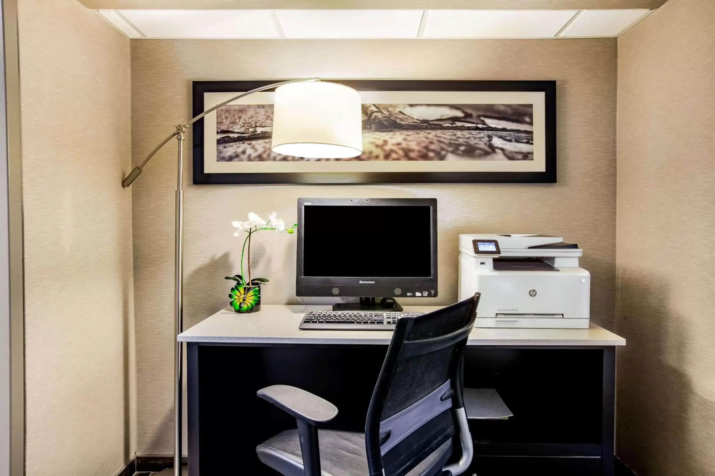 Business facilities in La Quinta by Wyndham Houston Baytown East