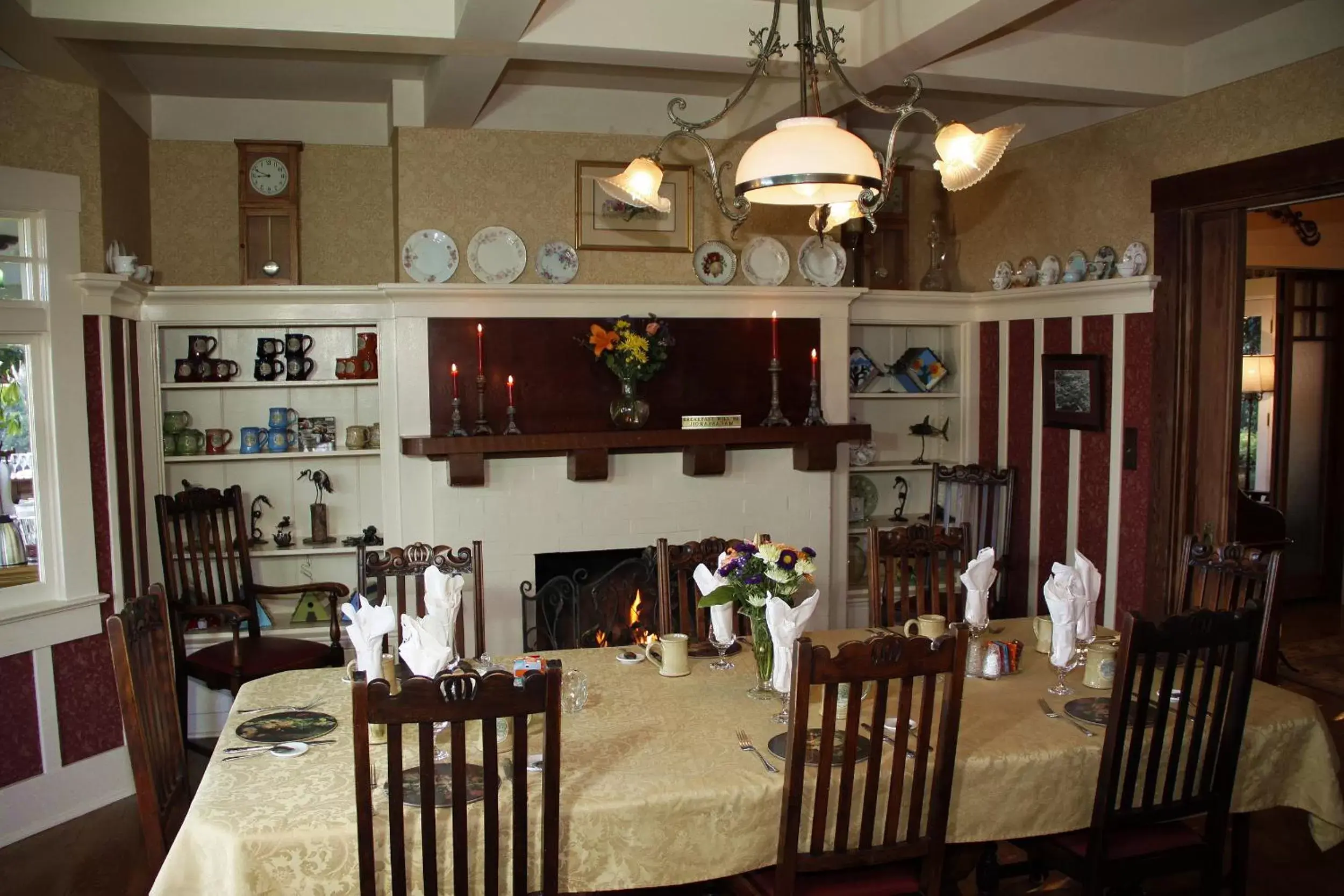 Restaurant/Places to Eat in The Jabberwock Bed & Breakfast