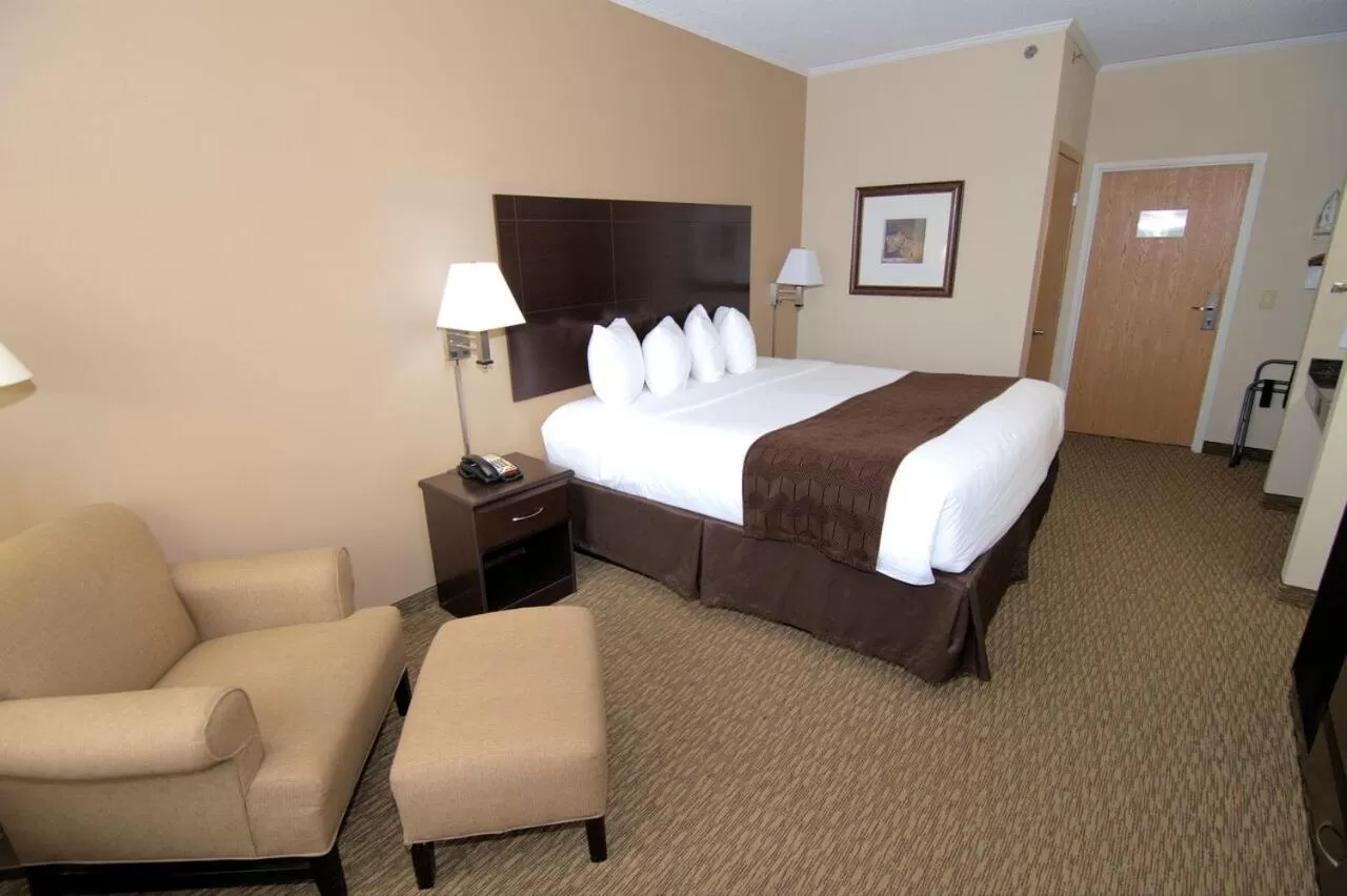 Bed in Rock Island Inn & Suites