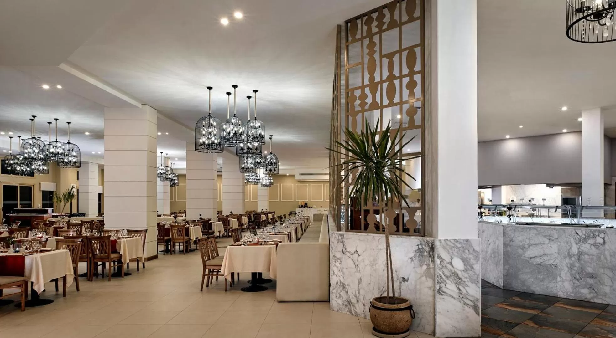 Restaurant/places to eat in Coral Sea Holiday Resort & Aqua Park