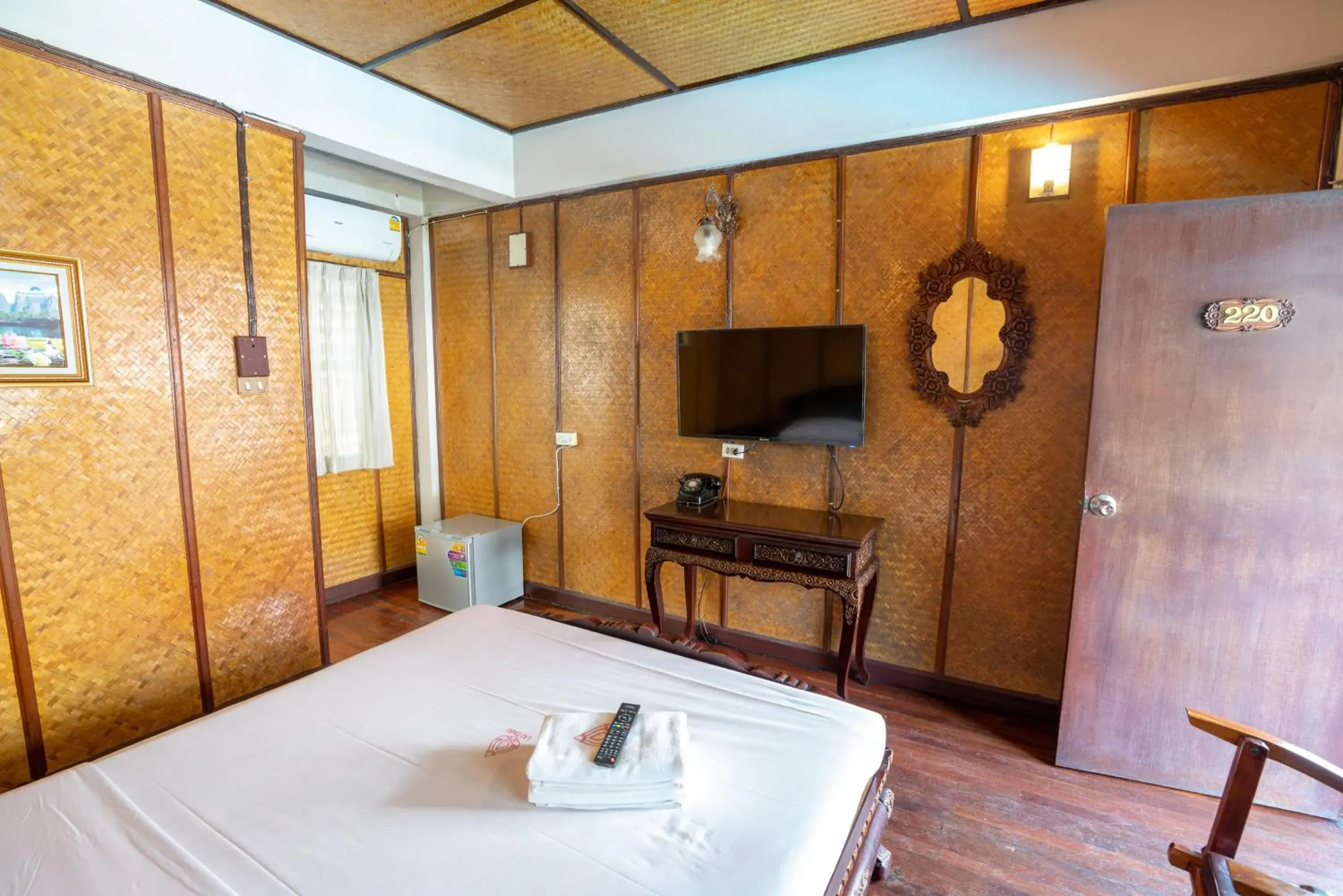 Deluxe Double or Twin Room in Lai Thai Guest House