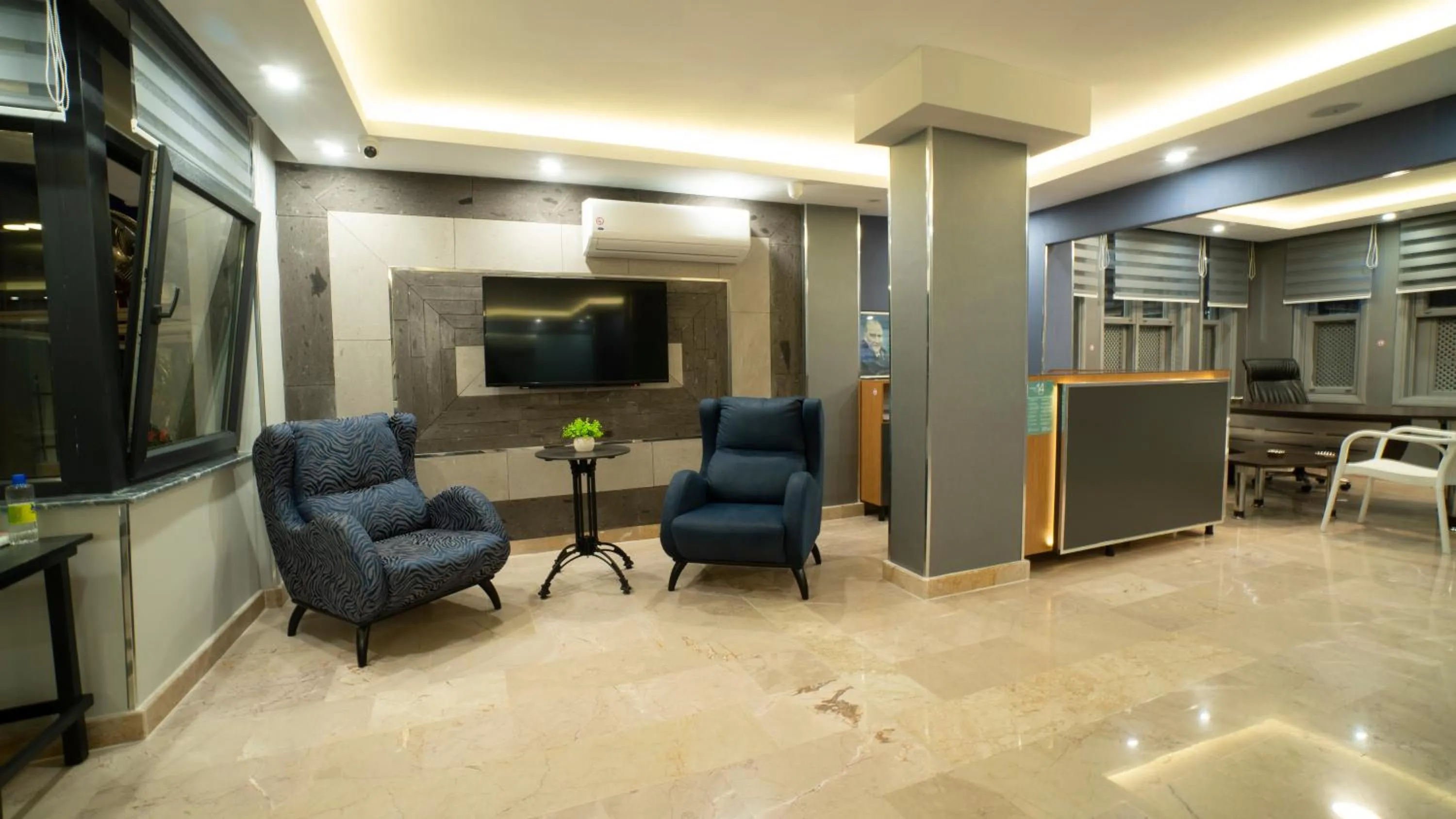 Communal lounge/ TV room in OPERA Hotel Antalya