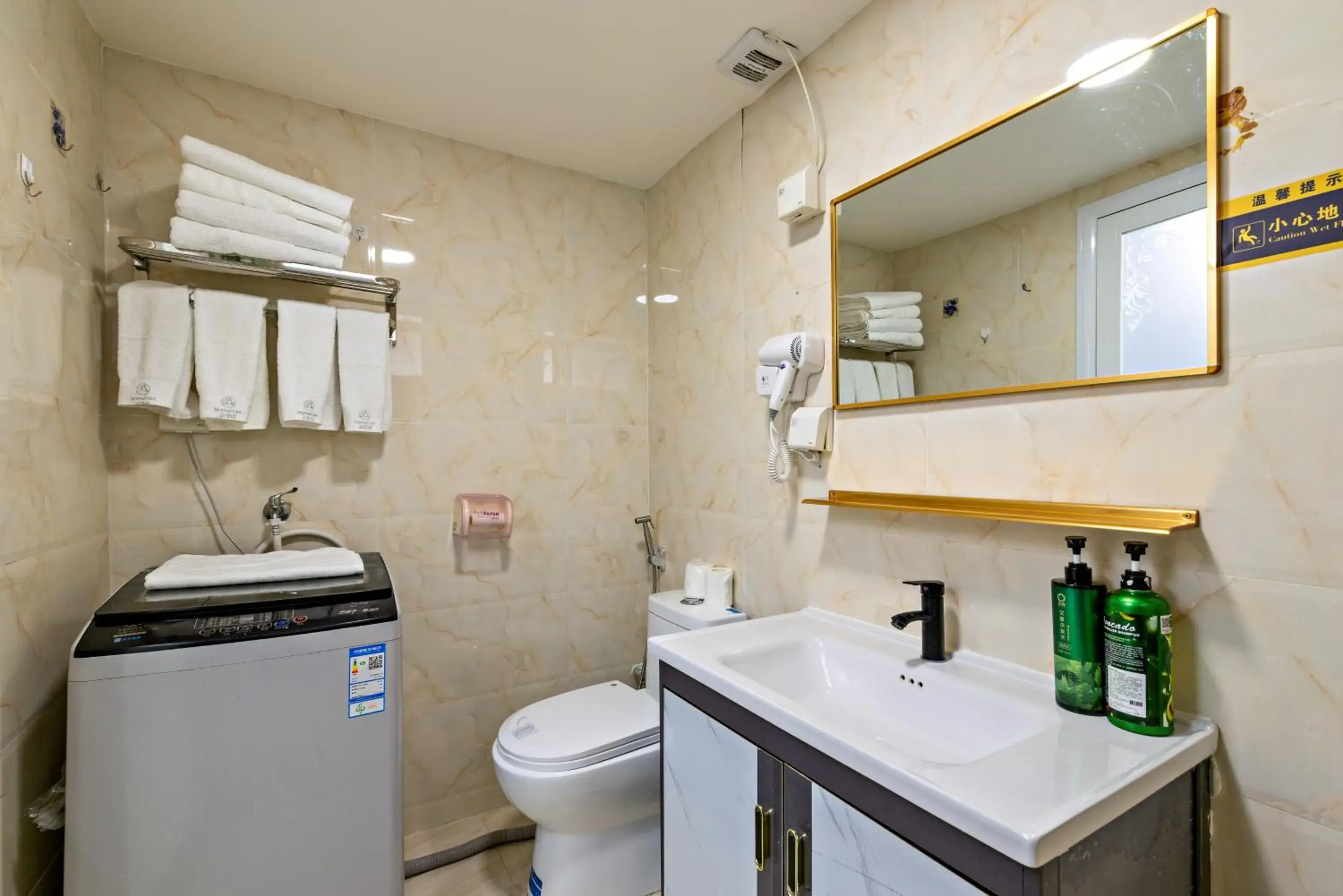 Bathroom in Guangzhou Manhattan International Apartment Zhengjia Branch