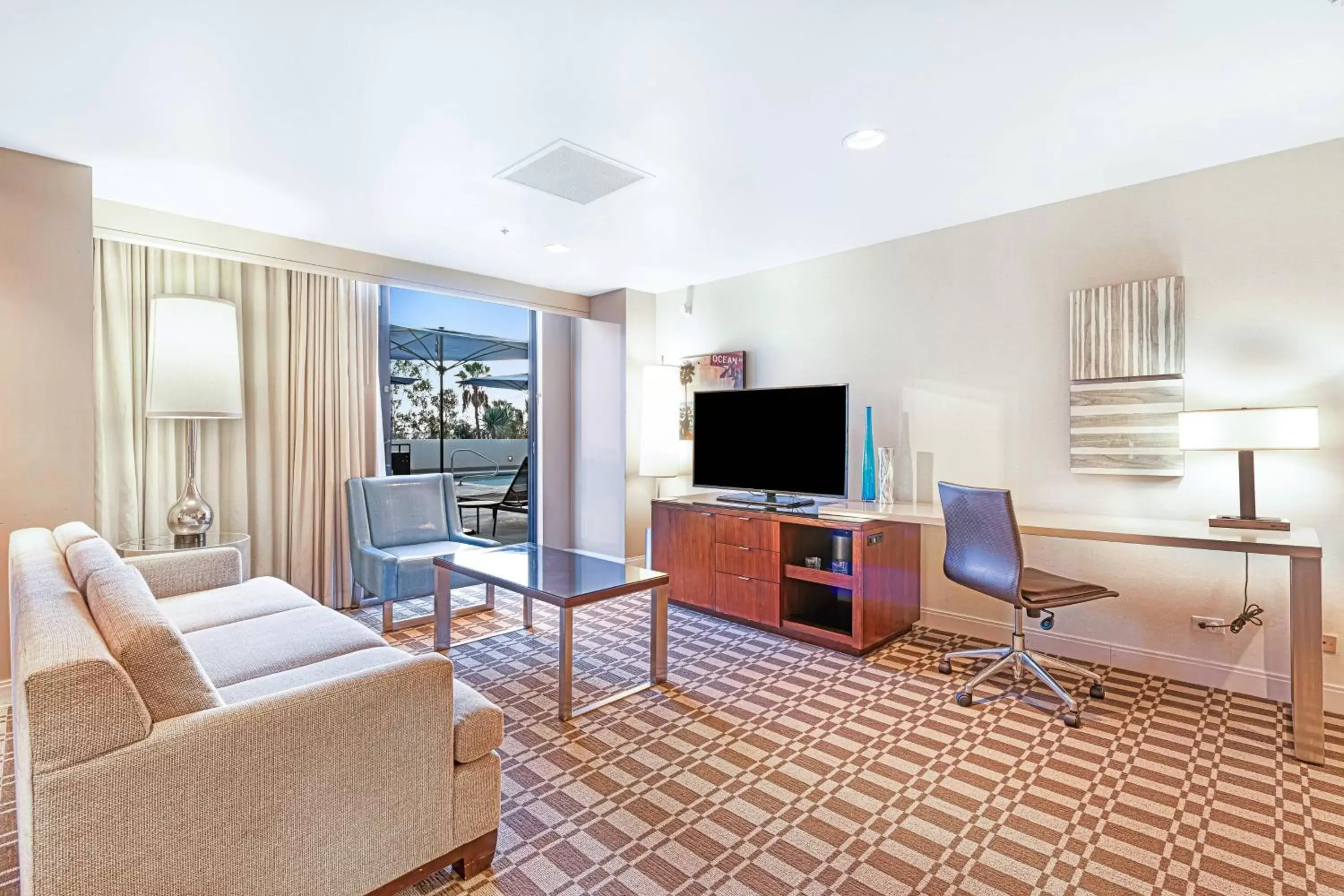 Living room, TV/Entertainment Center in Renaissance Long Beach Hotel