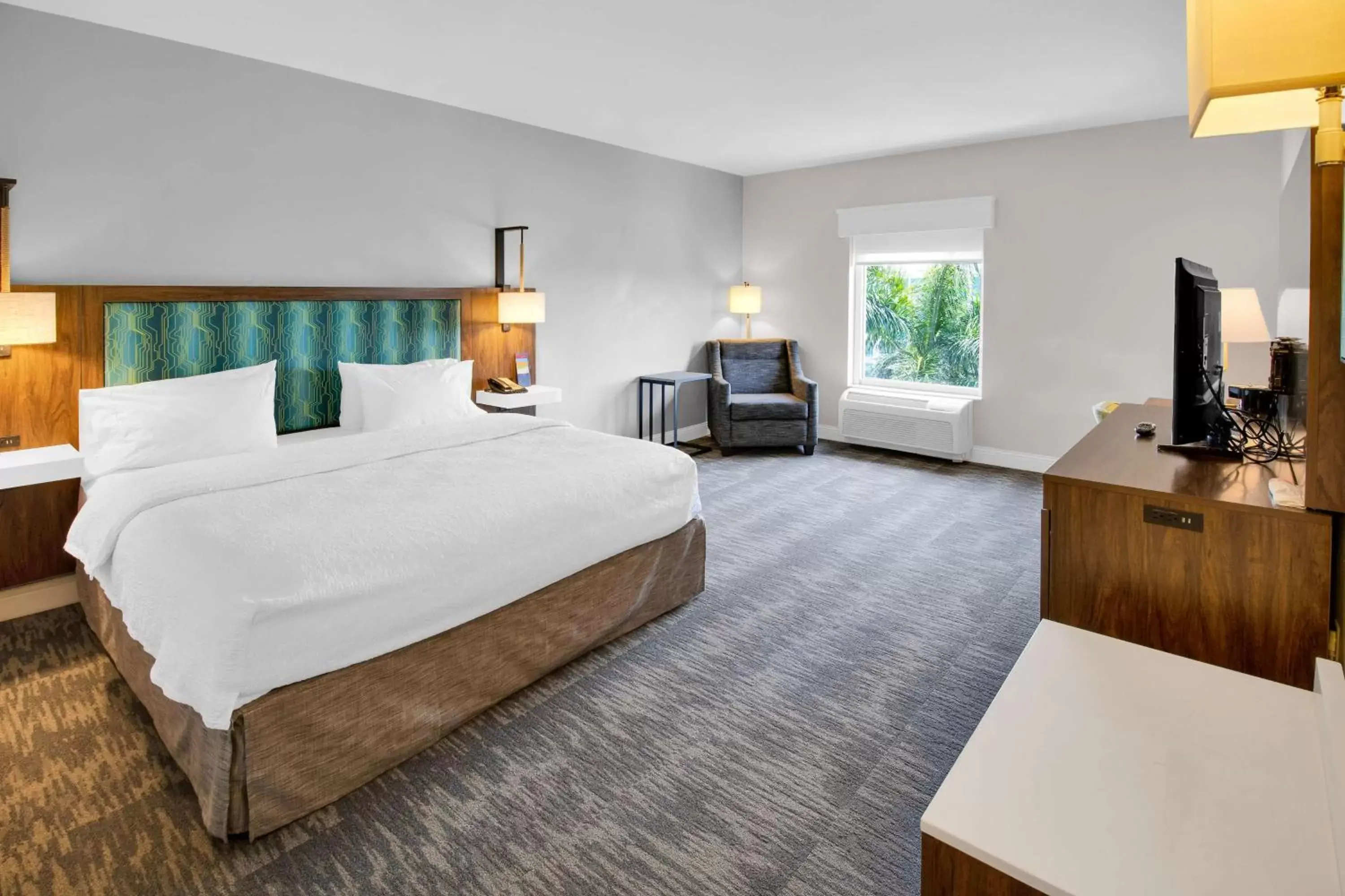 Bed in Hampton Inn & Suites Sarasota / Bradenton - Airport