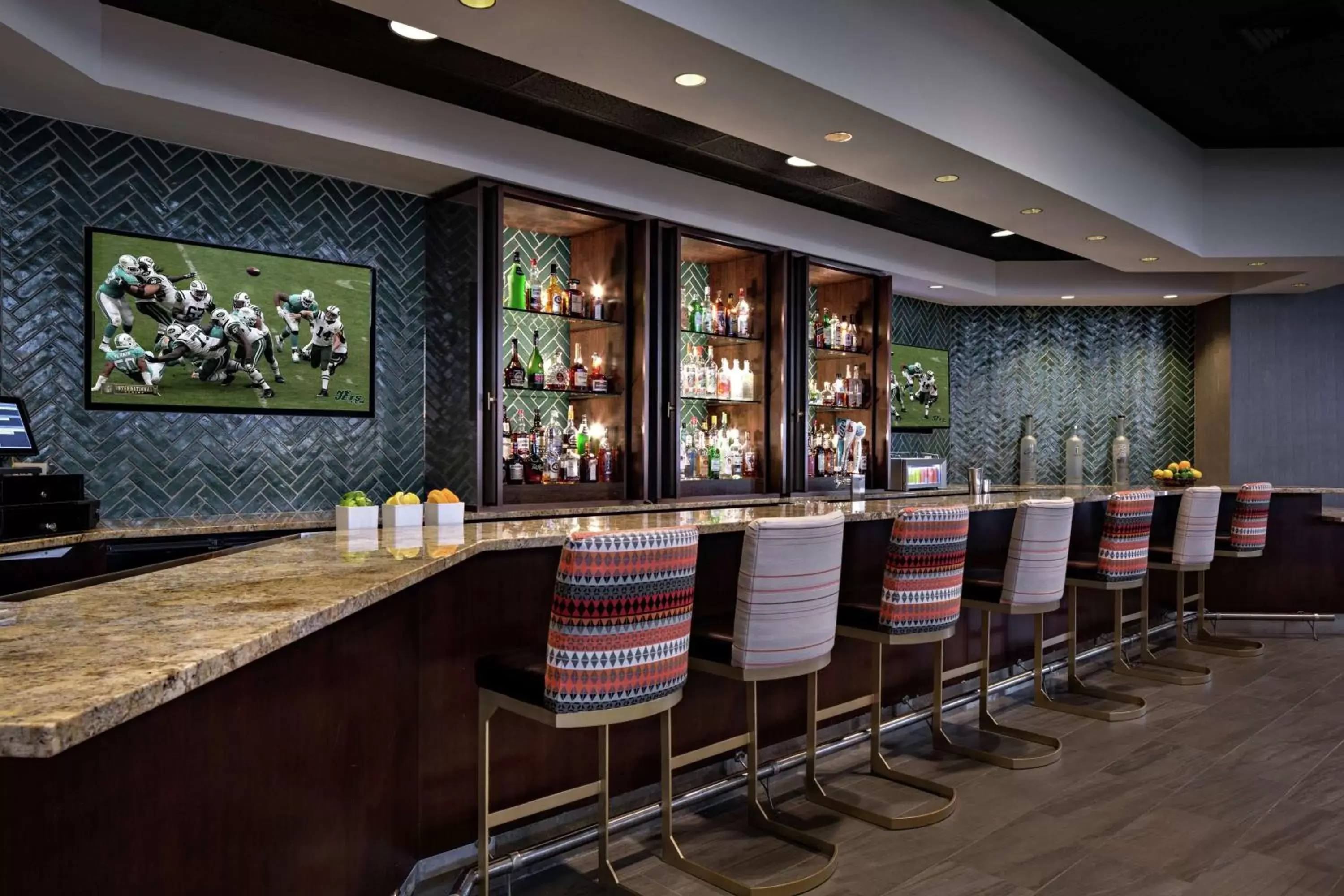 Lounge or bar, Lounge/Bar in DoubleTree by Hilton Fairfield Hotel & Suites