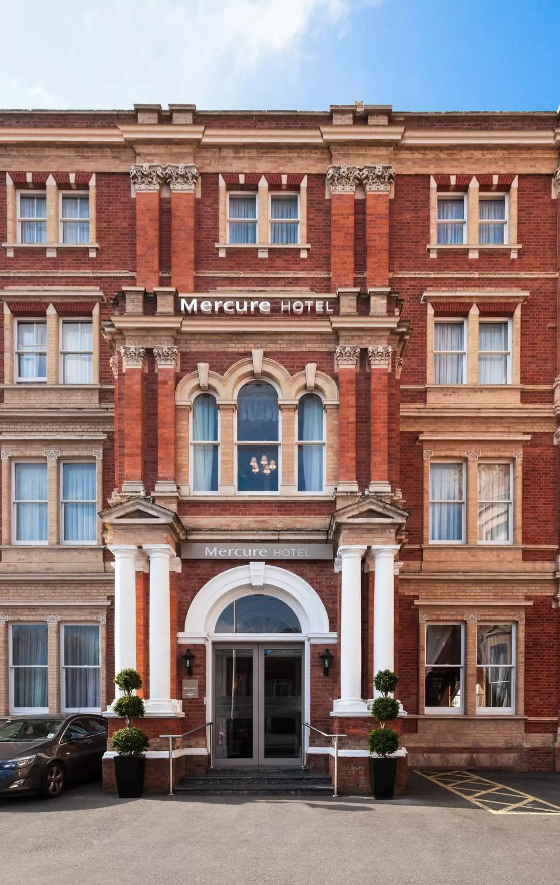 Facade/entrance, Property Building in Mercure Exeter Rougemont Hotel