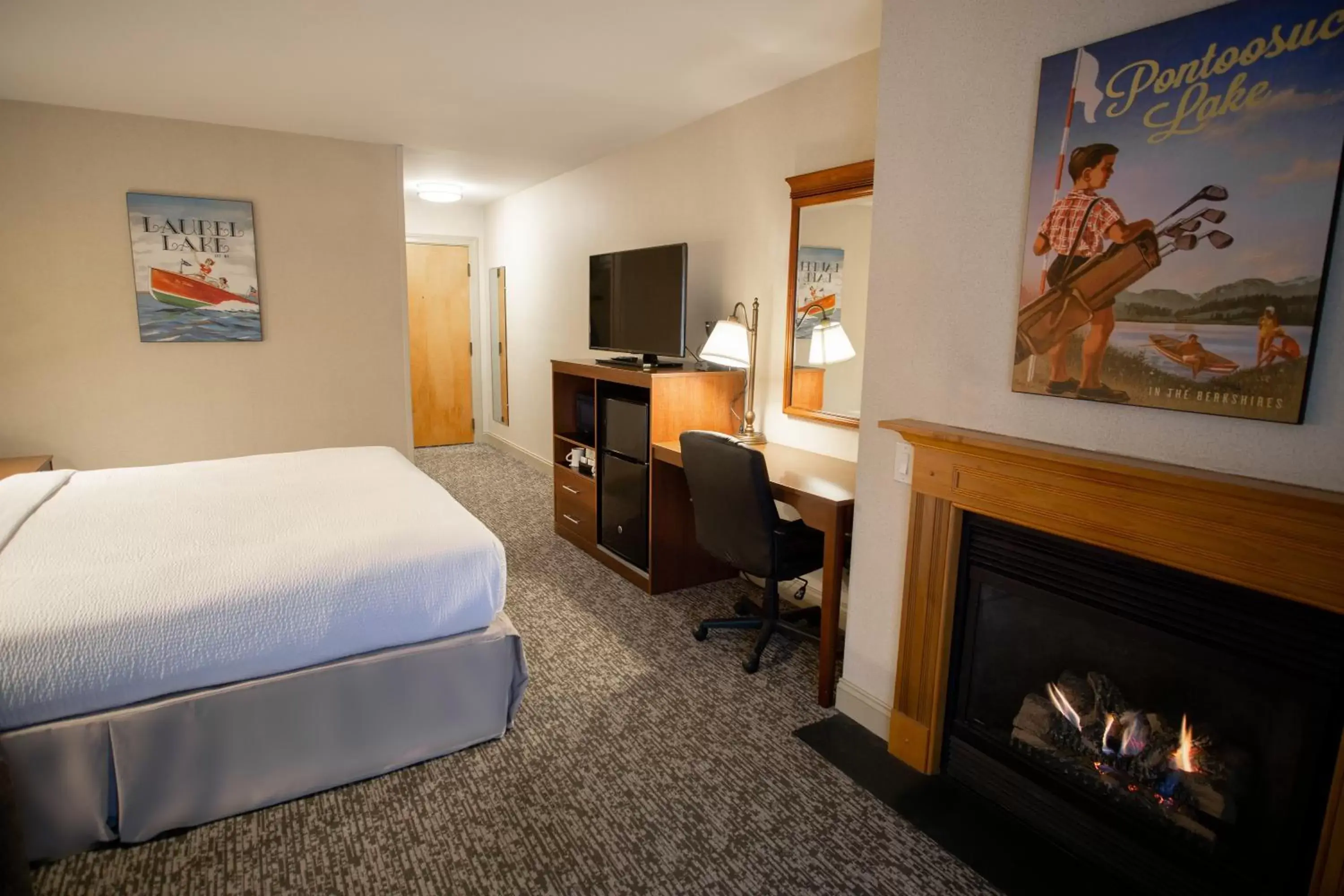 Deluxe King Room - Non-Smoking in The Yankee, Trademark Collection by Wyndham Deluxe King Room - Non-Smoking in The Yankee, Trademark Collection by Wyndham