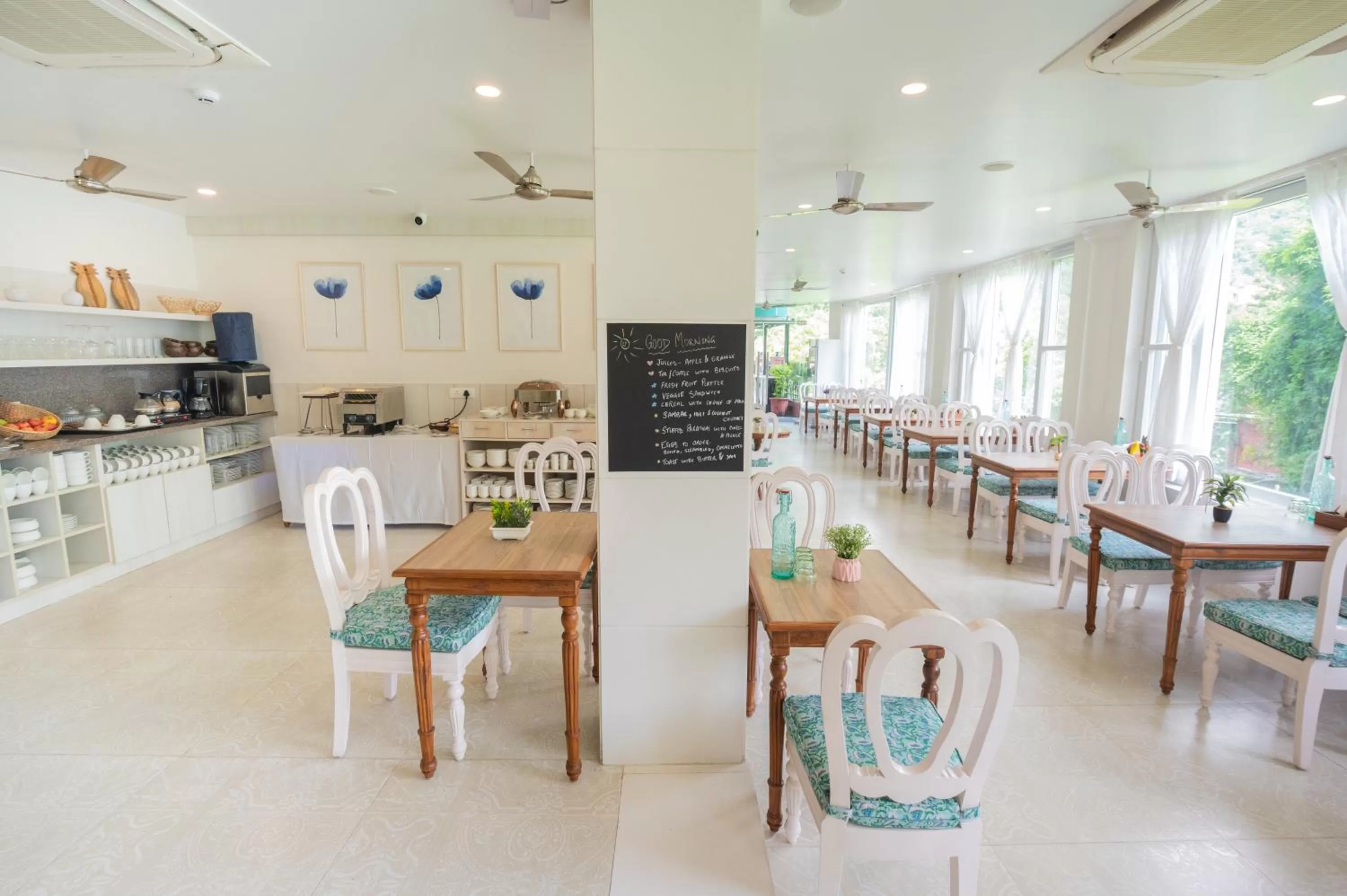 Restaurant/places to eat in Terrakotta Rishikesh