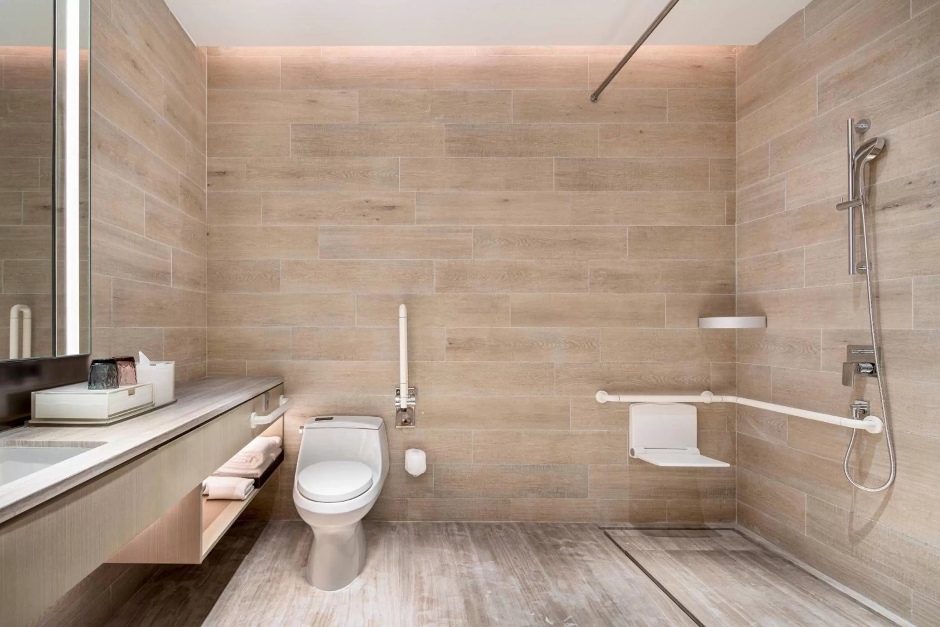 Bathroom in Renaissance Shenzhen Bay Hotel