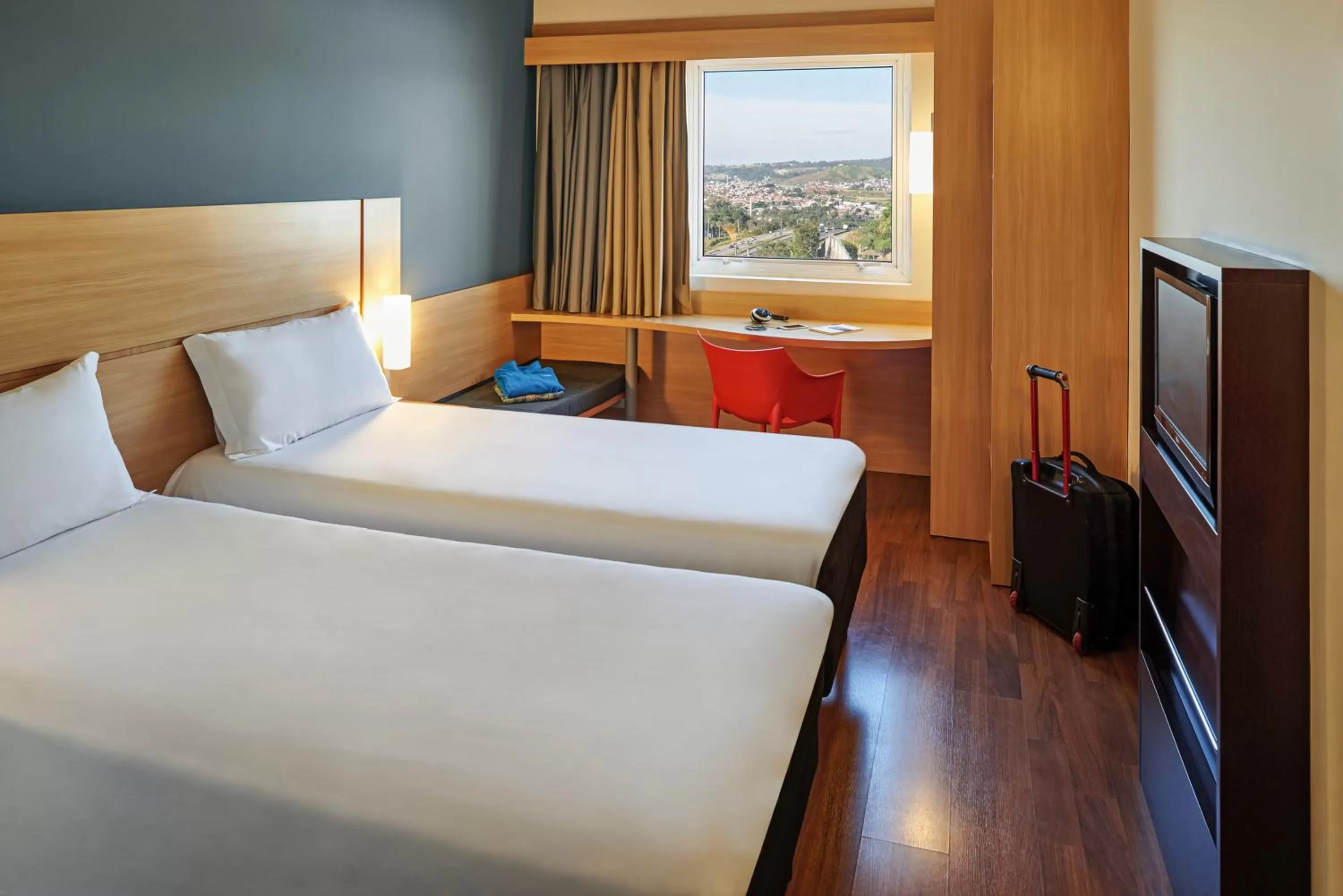 Photo of the whole room, Bed in ibis Sorocaba